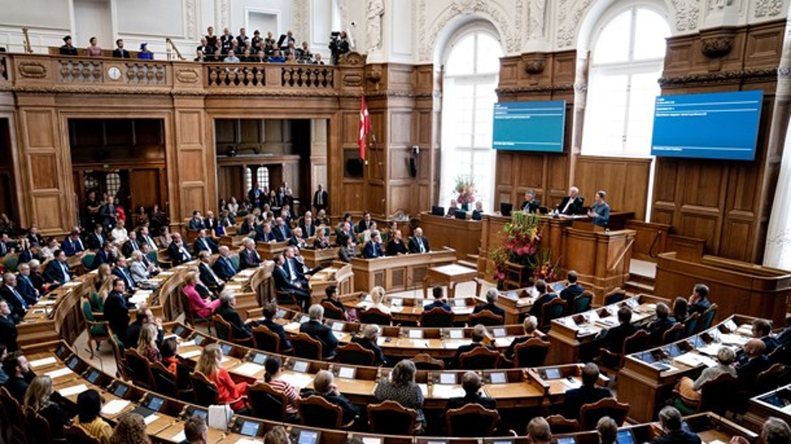 Folketinget og regeringen sprøjter hvert år nye regler ud. Alene i 2019 kom der 100.000 ekstra ord i den lovgivning, som regulerer danskernes liv, skriver Jonas Herby.
