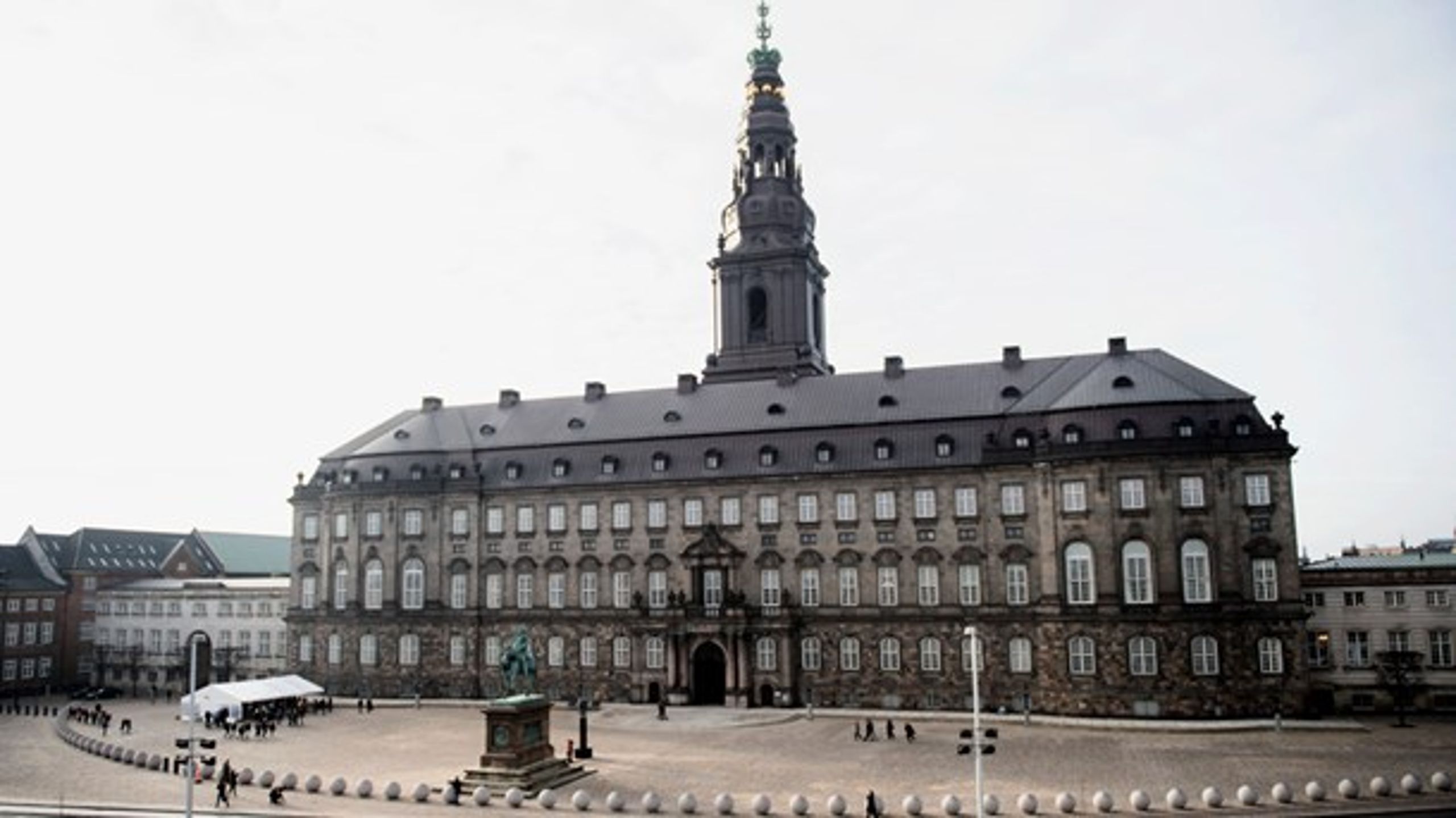Folketinget kan snart få meget mere plads at boltre sig på. Rigsarkivet flytter fra sine bygninger på Slotsholmen næste år, og det kan komme politikere, embedsfolk og besøgende til gode.