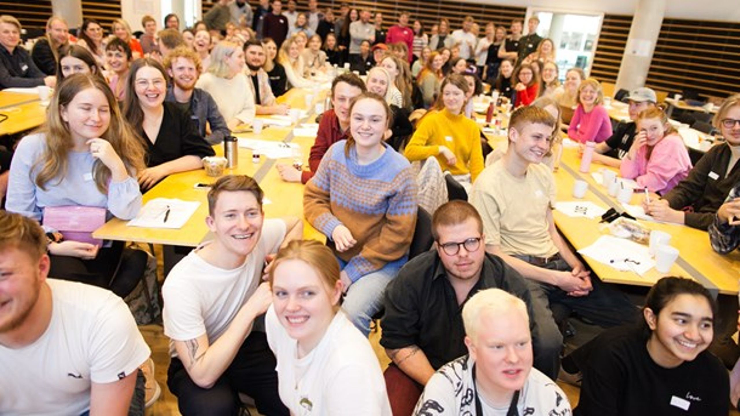 125 unge socialister mødtes søndag i København til stiftende generalforsamling i Rød-Grøn Ungdom.