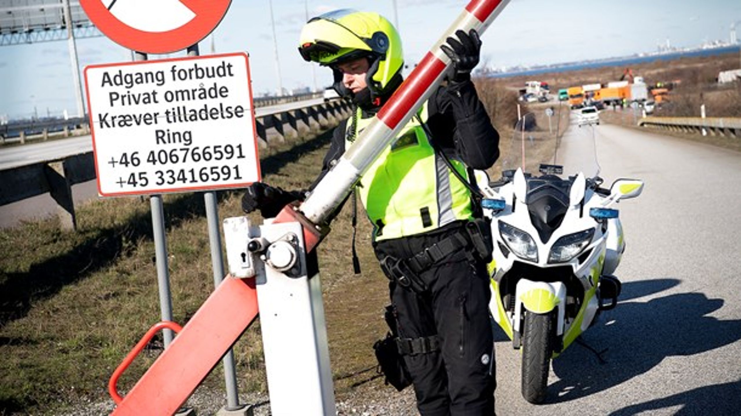 Regeringen har valgt at lukke alle danske grænser med virkning fra i dag lørdag klokken 12 med argumentet om, at det skal mindske udbredelsen af coronavirus. Her er det grænsen ved Øresundsbroen.