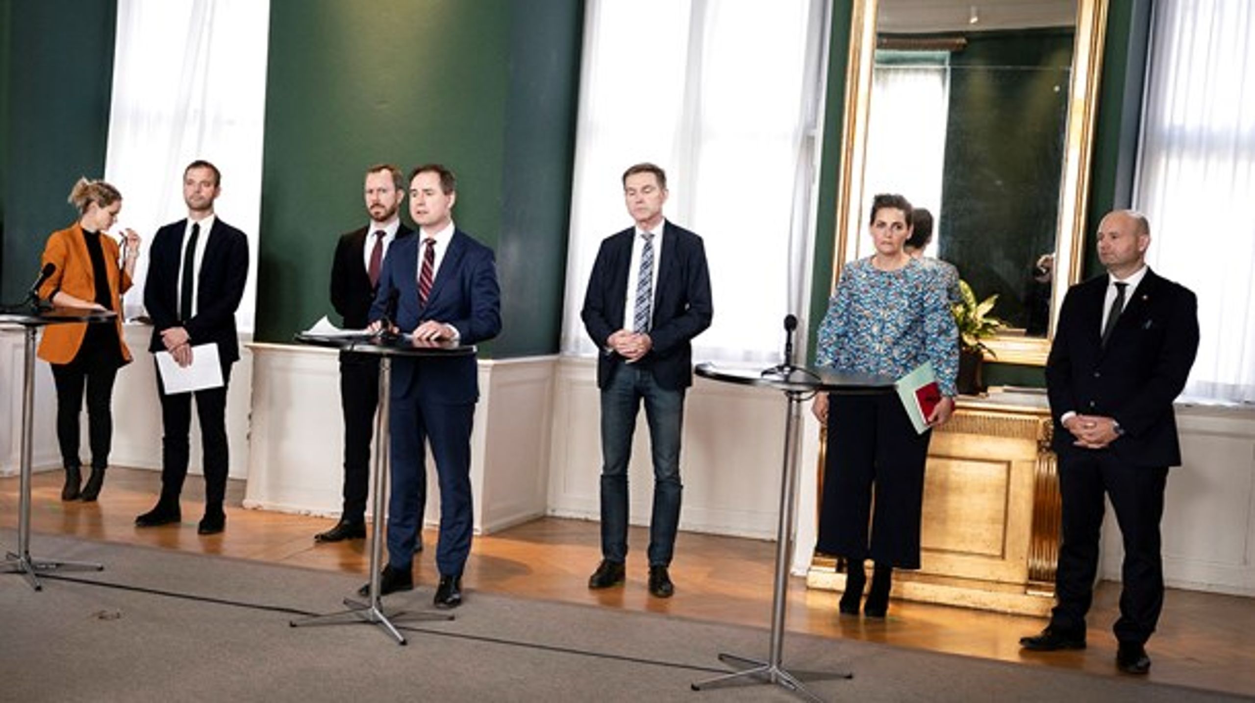 Finansminister Nicolai Wammen (S)&nbsp;var samlet med alle Folketingets partiledere i Finansministeriet til præsentation af den historisk store hjælpepakke.