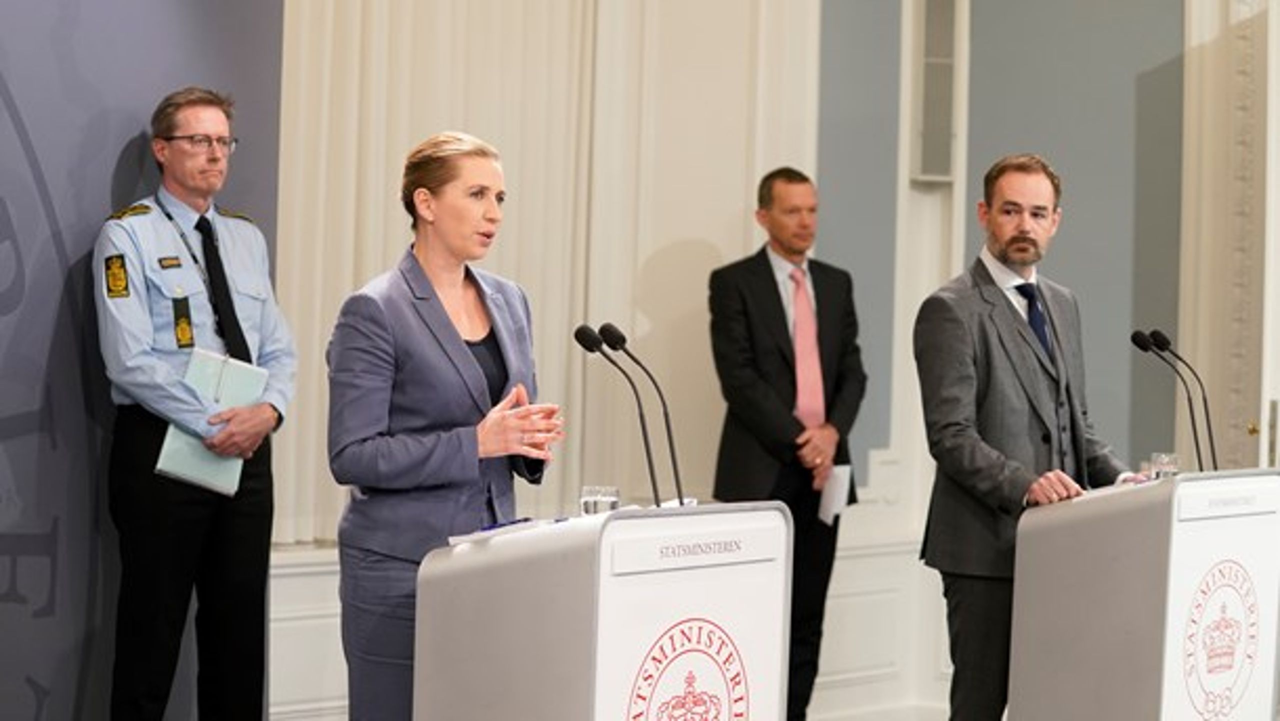 Statsminister Mette Frederiksen (S) på pressemødet mandag.&nbsp;