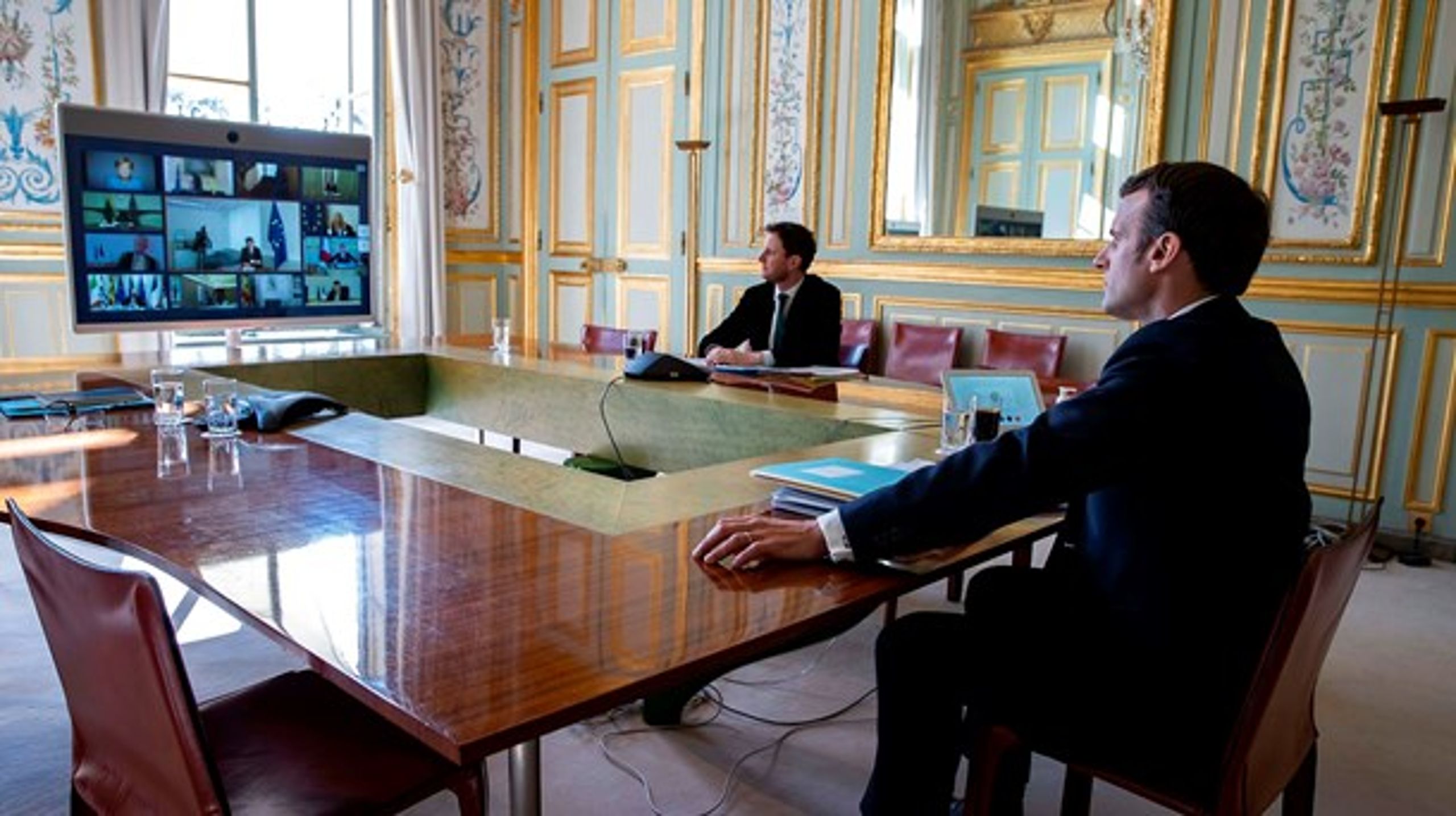 Frankrigs præsident i videomøde med EU's øvrige stats- og regeringsledere den 26. marts 2020.