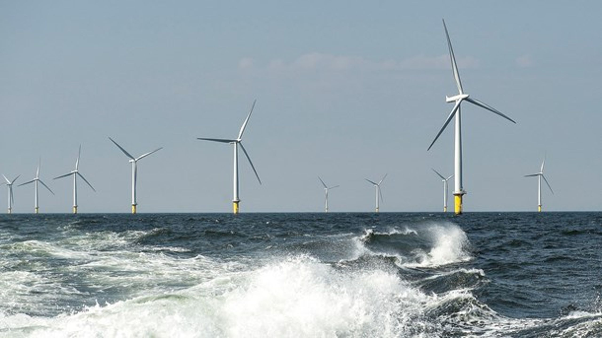 Vi skal altså investere i udbygning af havvind, el-transmissionsnettet og energi-øer i Nord- og Østersøen, skriver fire debattører.
