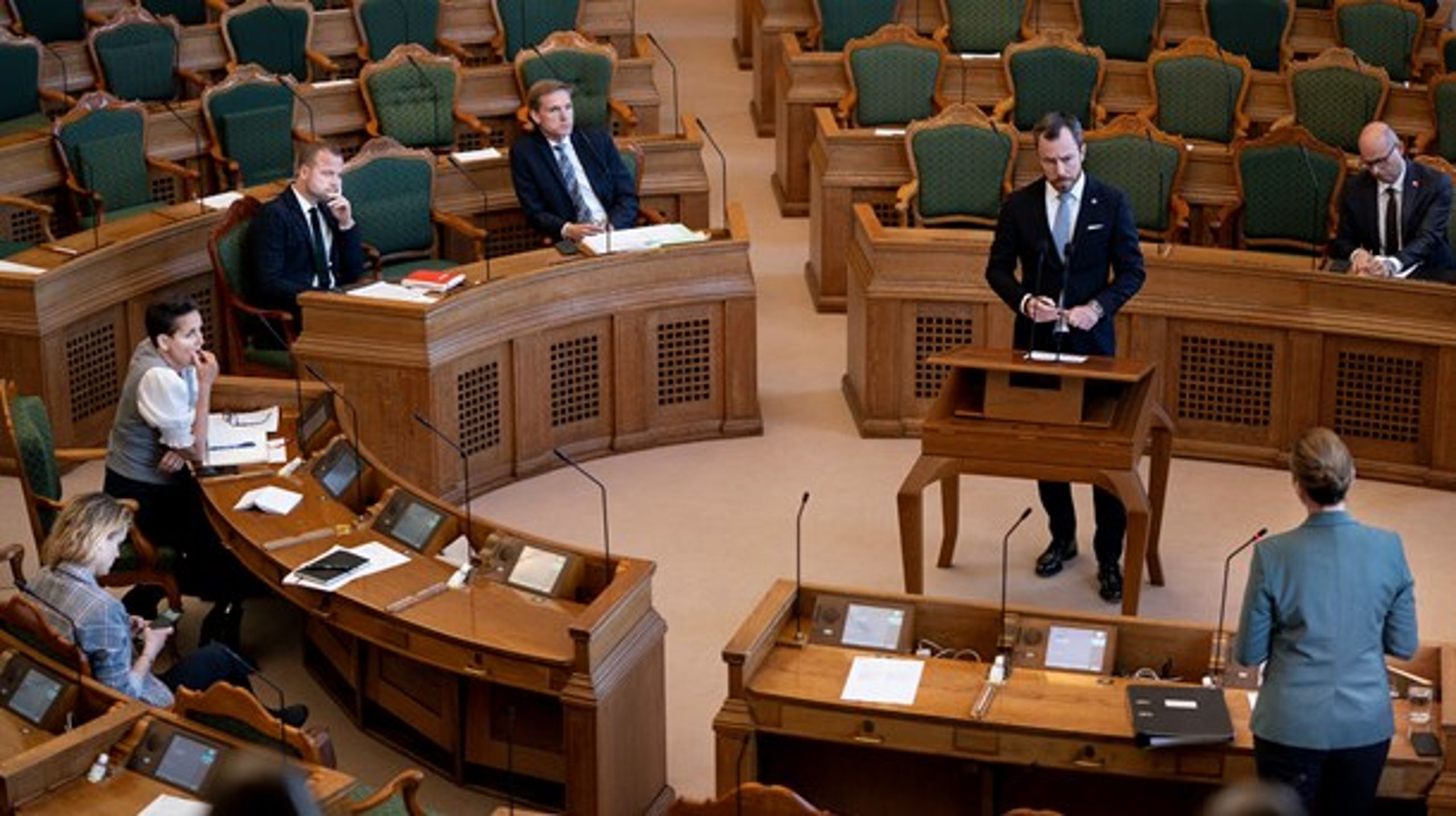 Venstres leder, Jakob Ellemann-Jensen, udfordrede endnu en gang S-leder Mette Frederiksen i spørgetimen. Han er ved at komme efter det, men der mangler stadig de sidste procents skarphed.