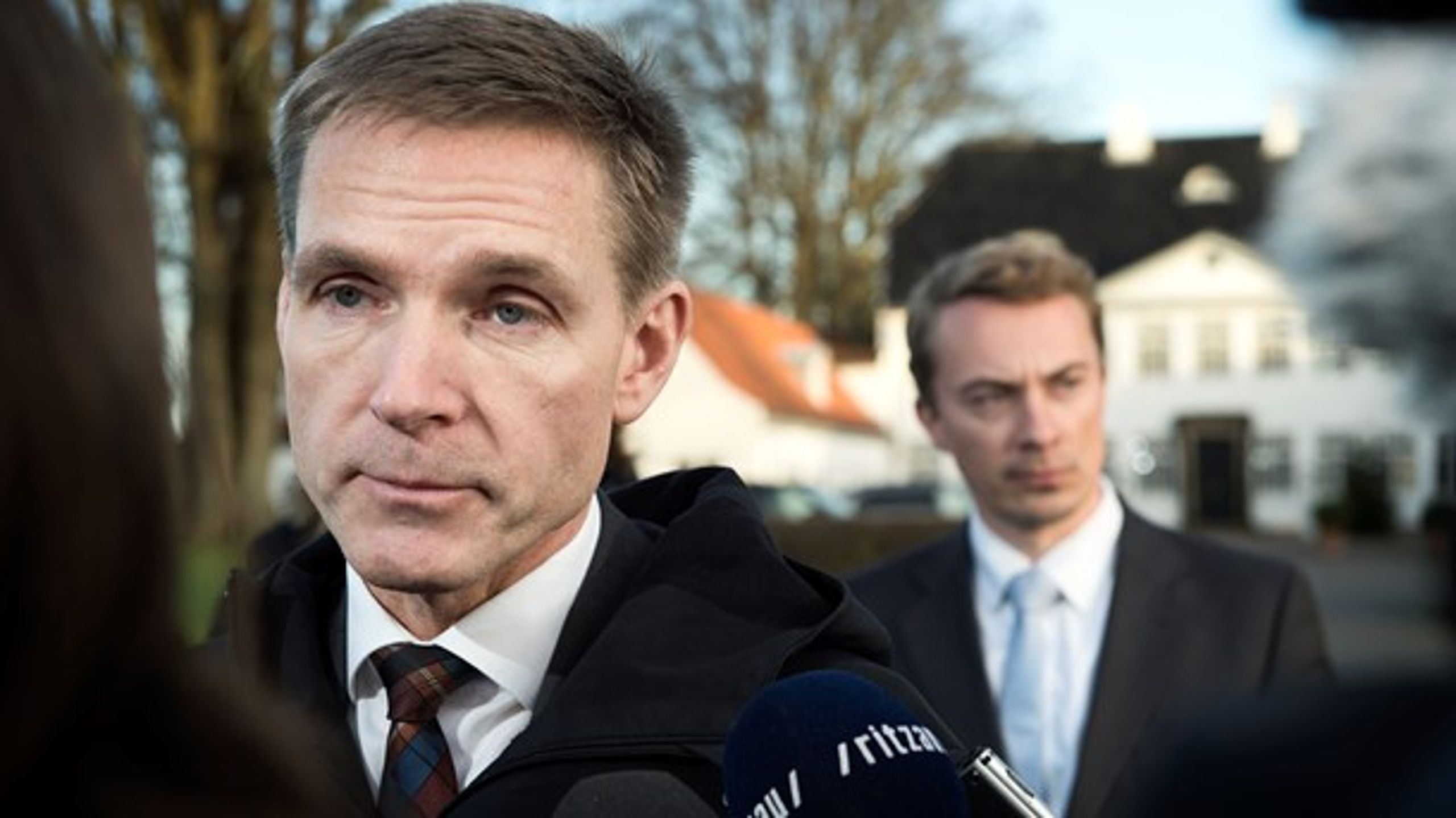 Dansk Folkeparti skylder deres vælgere et klart svar i EU-politikken, skriver&nbsp;Niels Fuglsang (S).