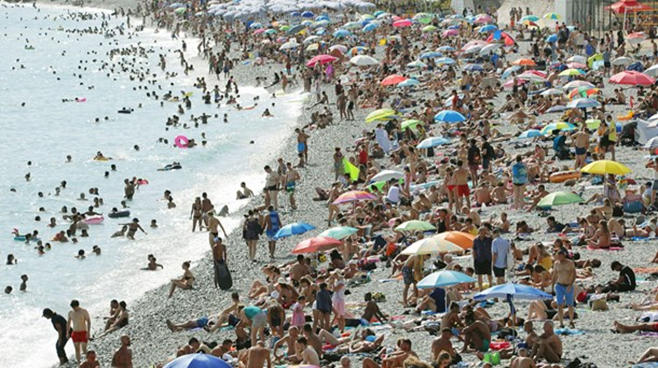 Nej vel? Stranden ved Nice i august 2019 virker som en anden verden.
