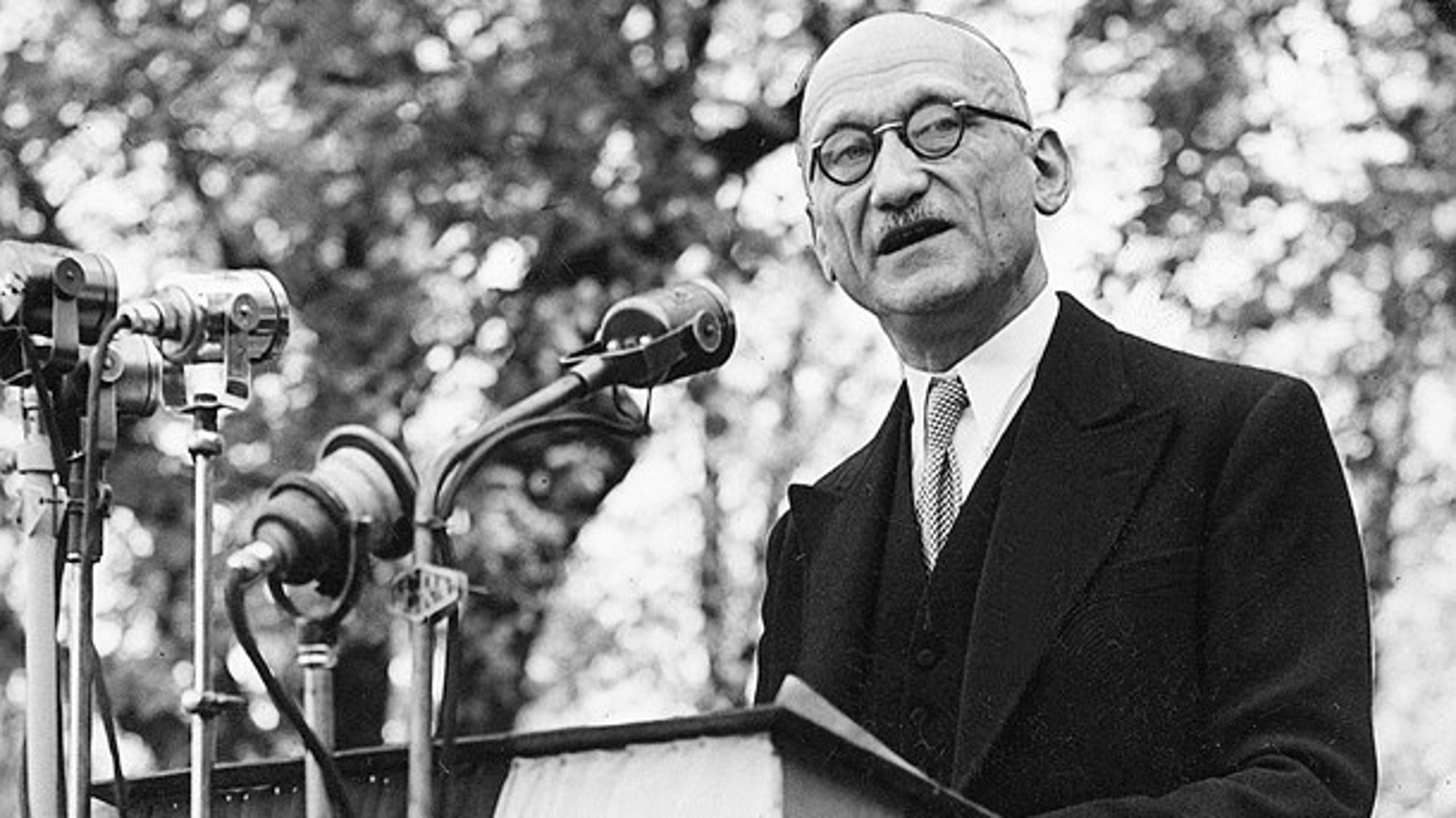 9. maj var det 70 år siden den franske udenrigsminister Robert Schuman udstedte den erklæring, som lagde kimen til det europæiske samarbejde, vi kender i dag. Derfor har EU-Kommissionen igangsat en debat, hvor skribenter giver deres&nbsp;bud på en ny Schuman-erklæring anno 2020.&nbsp;