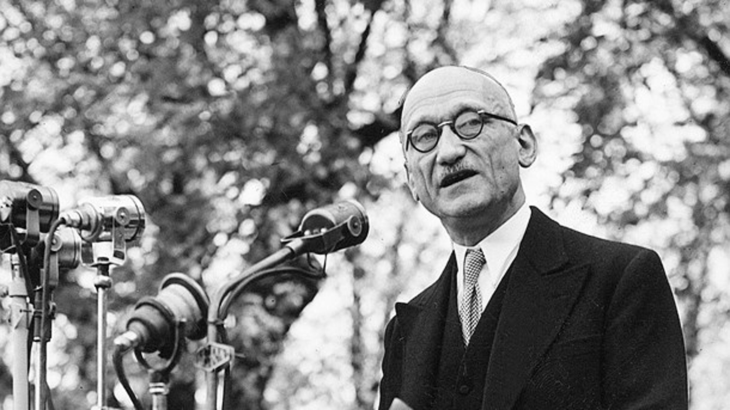 Da Robert Schuman lagde grundstenene til Kul- og Stålunionen i 1950, var målet at undgå intern krig. Nu kommer truslerne mod EU udefra, mener Johan Moesgaard.&nbsp;