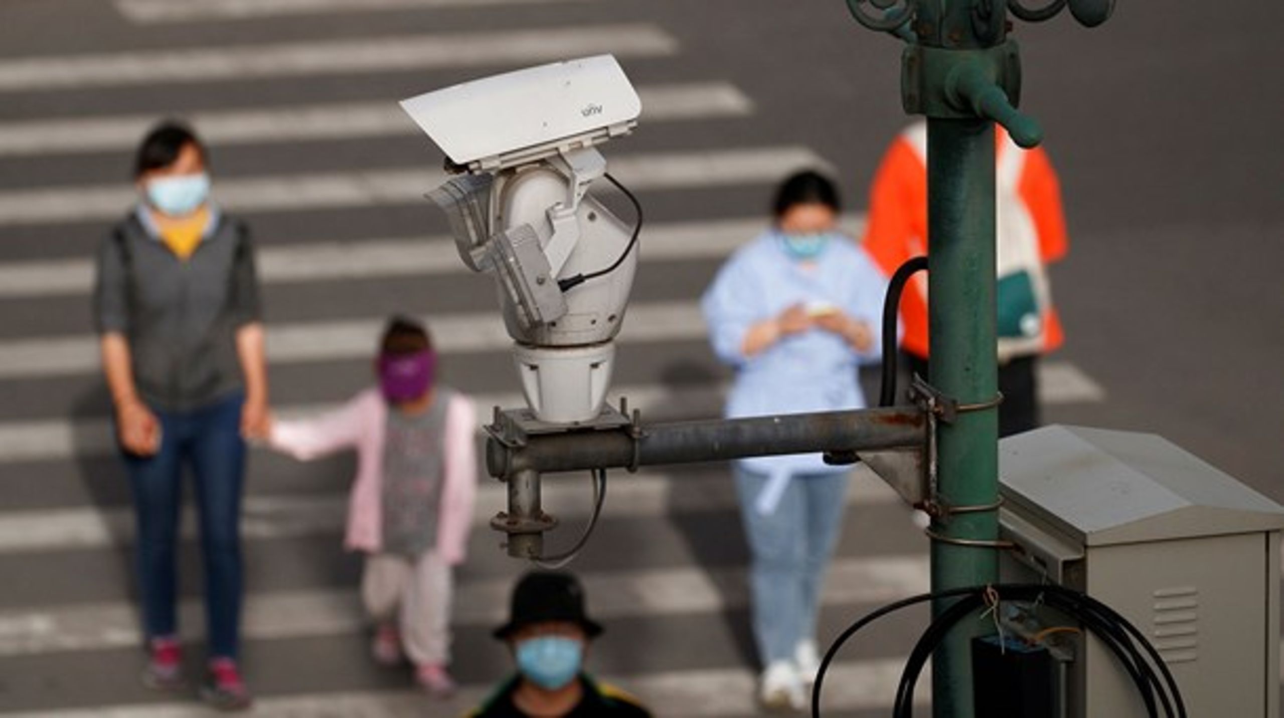 Under covid-19-pandemien kigger flere&nbsp;lande mod Kina efter inspiration til at masseovervåge befolkningen ved hjælp af teknologi, skriver Eva Grambye.&nbsp;