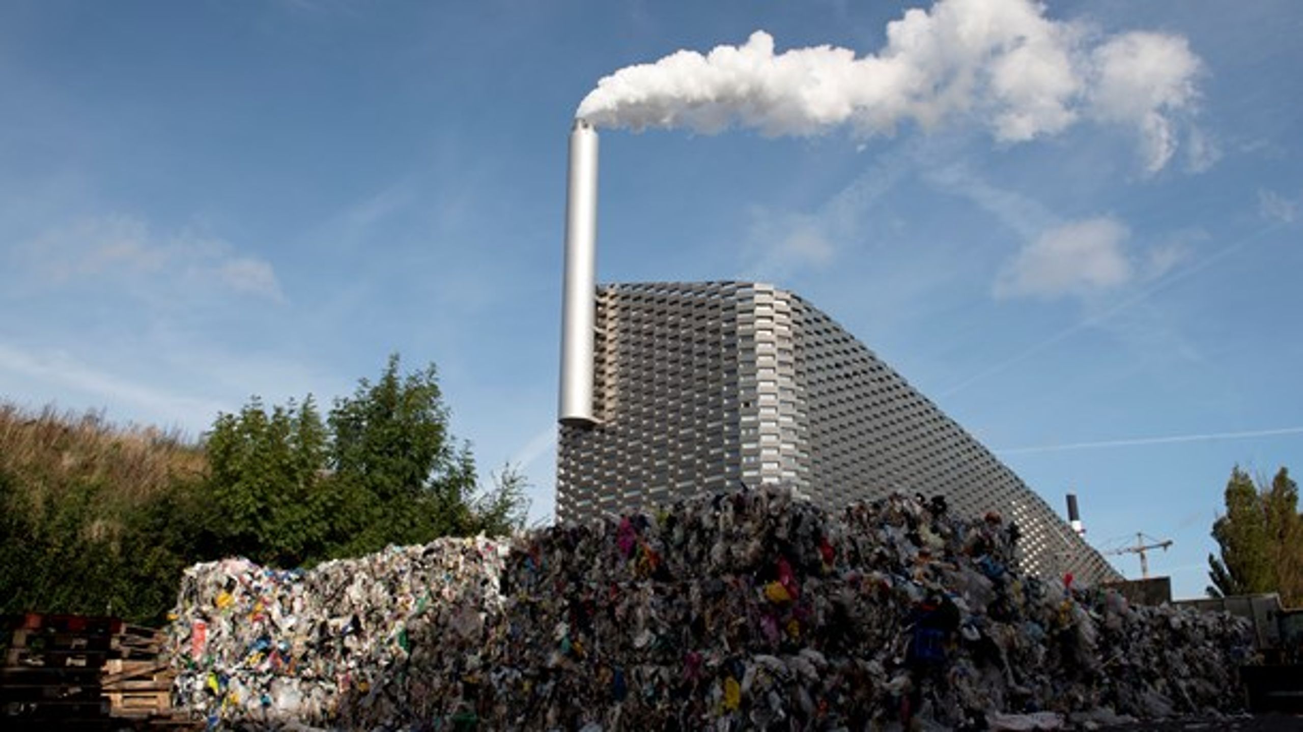 Konkurrenceudsættelsen af affaldssektoren er helt forkert, skriver&nbsp;Susan Hedlund (A) og Lars Weiss (A).