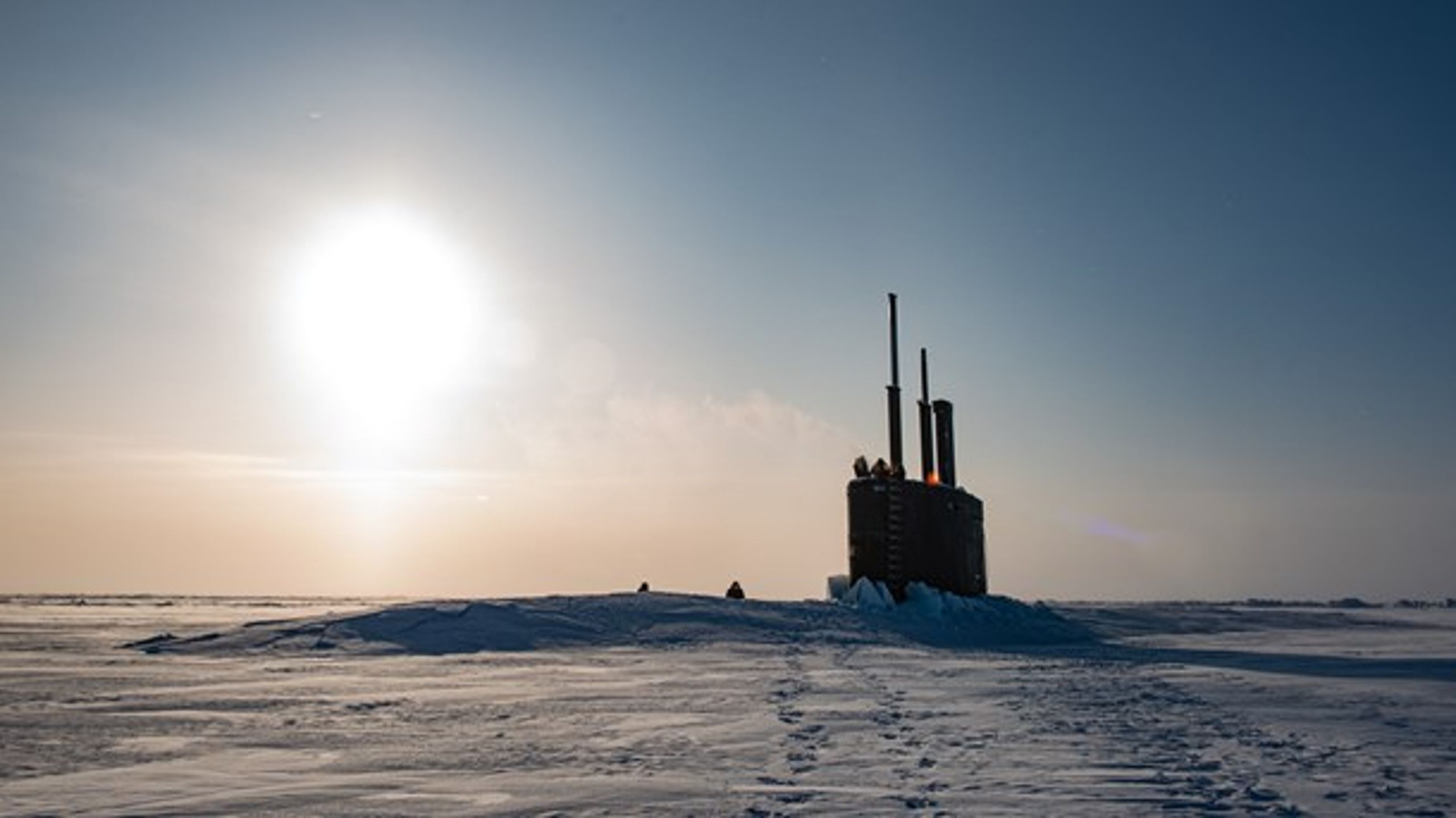 <span>Den amerikanske ubåd USS Toledo er brudt op gennem isen et sted i det arktiske ocean som en del af øvelsen Ice Exercise 2020.<br></span>