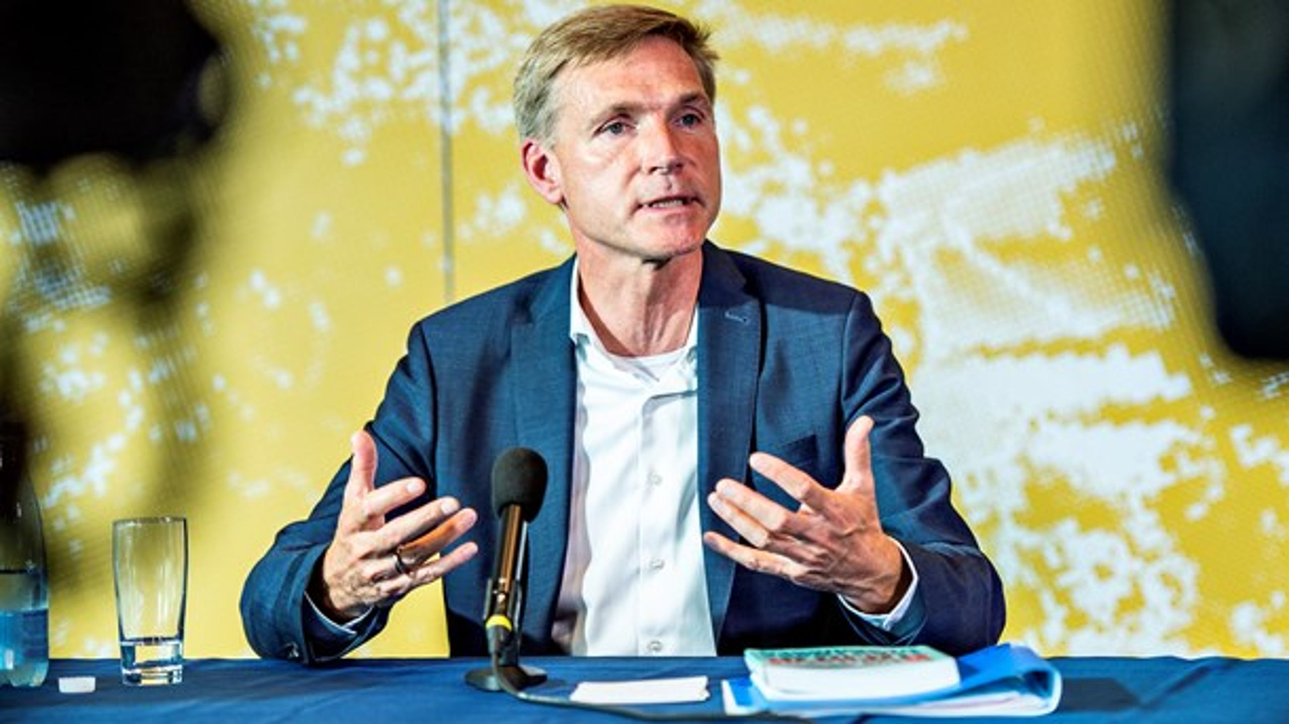 Dansk Folkepartis bratte nedtur virker til at blive yderligere accelereret for hvert desperat mediestunt, som formand Kristian Thulesen Dahl forsøger sig med, skriver Lars Trier Mogensen.