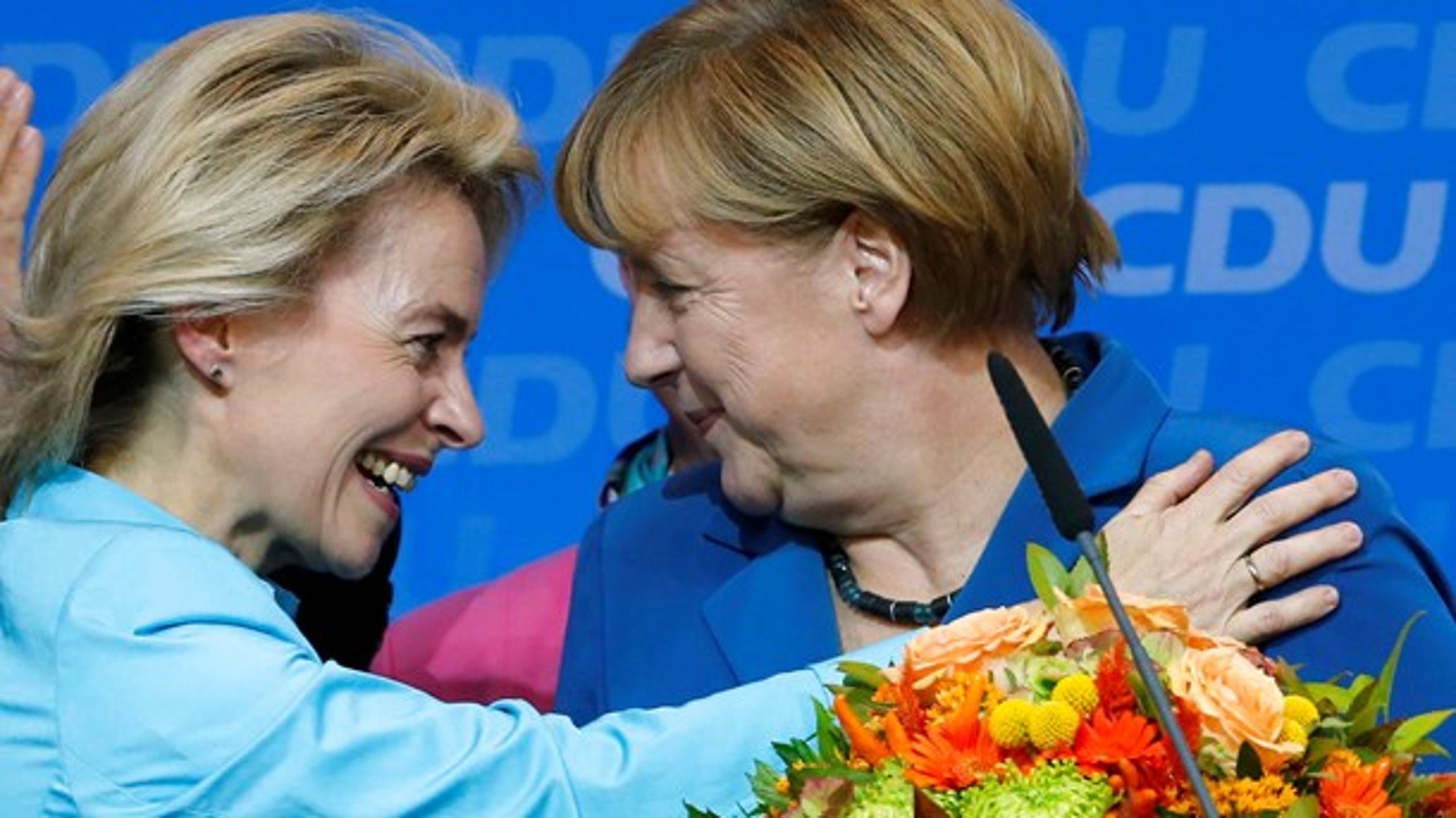 Konkurrenter og kammerater: Von der Leyen og kansler Merkel.&nbsp;