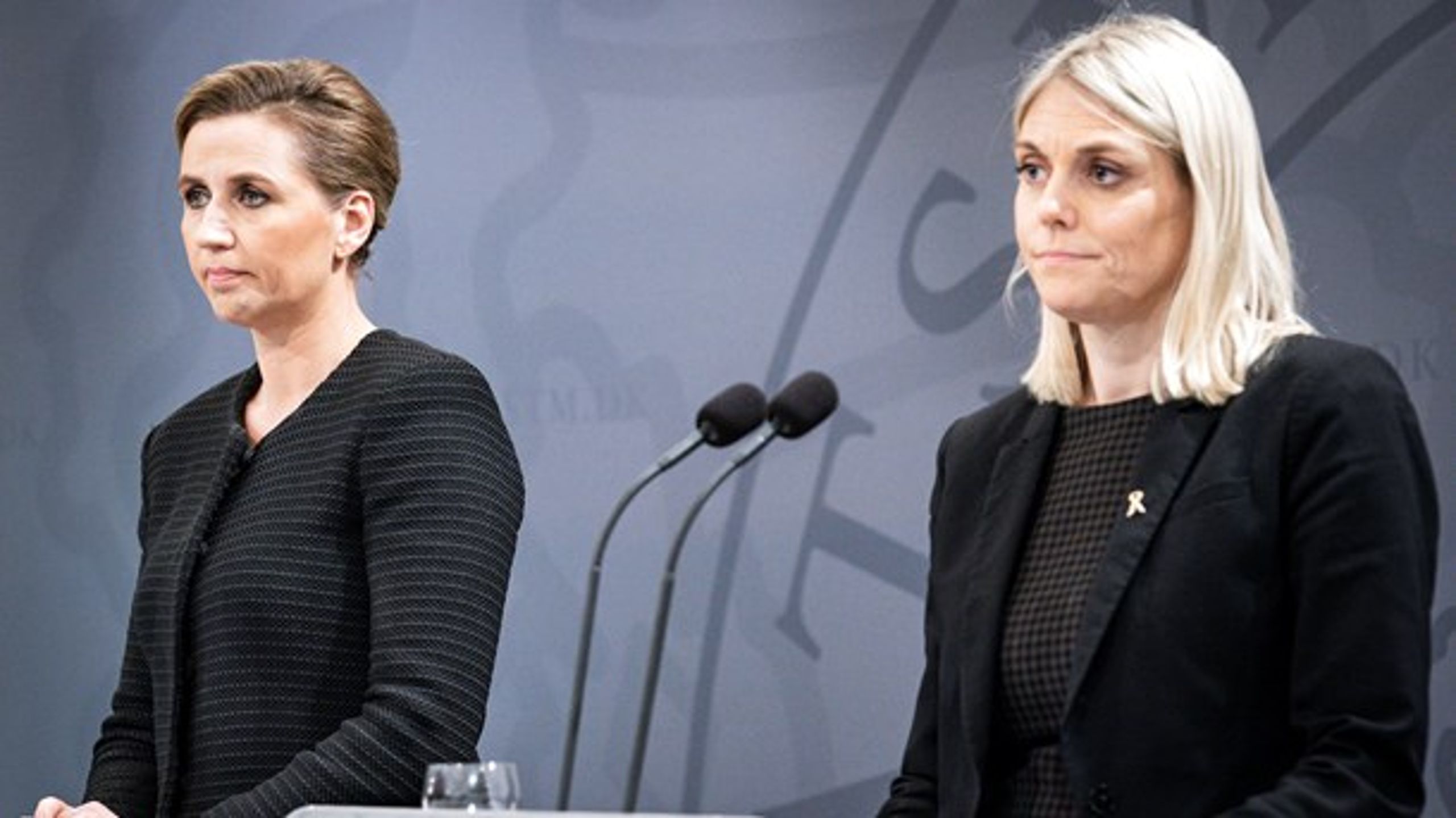 Statsminister Mette Frederiksen (t.v.) og forsvarsminister Trine Bramsen (t.h.) spiller hver deres rolle i FE-sagen.