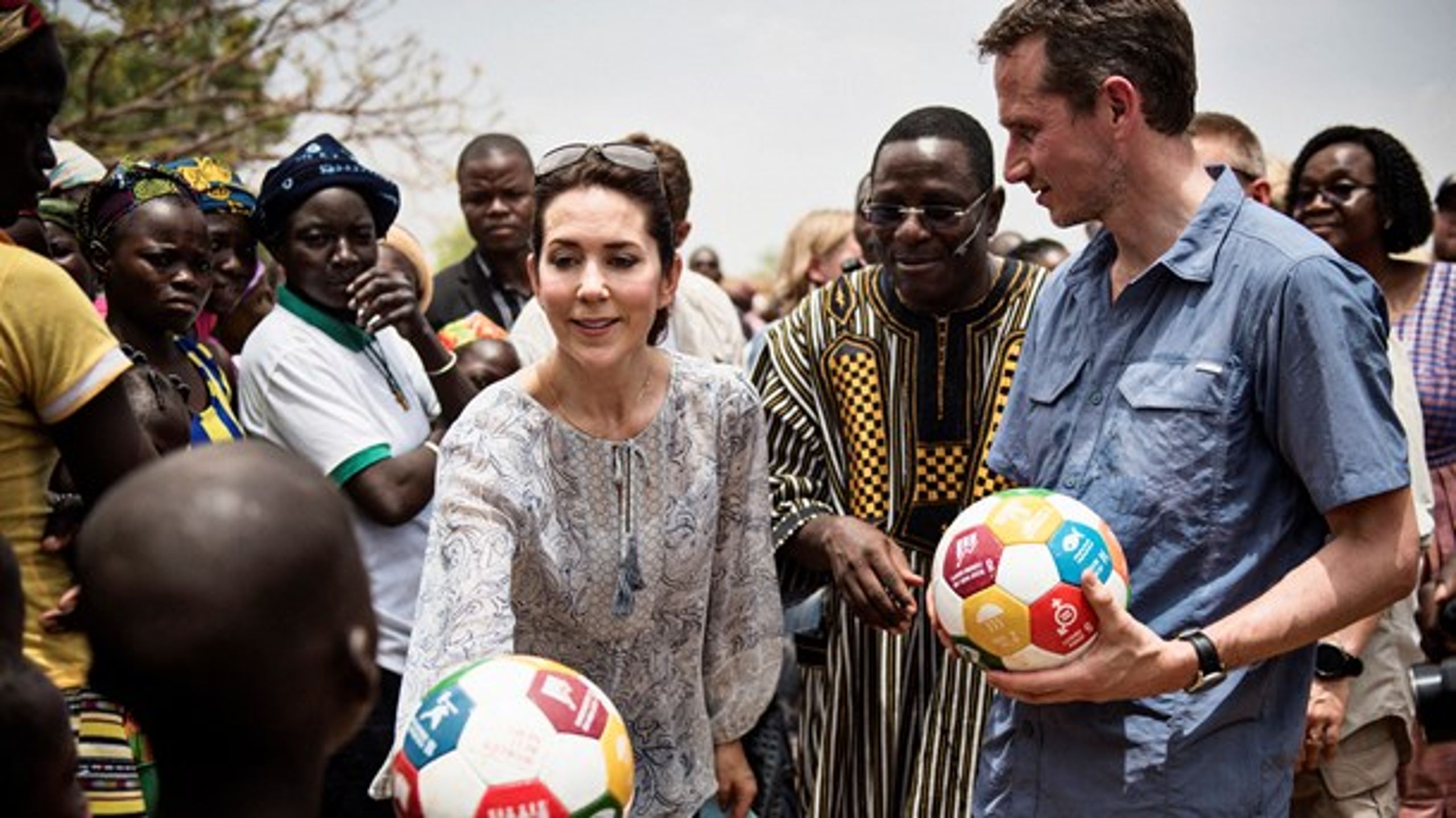 FN's verdensmål for bæredygtig udvikling kan i disse dage fejre femårs fødselsdag. Her er det tidligere udenrigsminister Kristian Jensen (V) og Kronprinsesse Mary, der spiller bold og promoverer målene på et besøg i Burkina Faso i 2016.&nbsp;