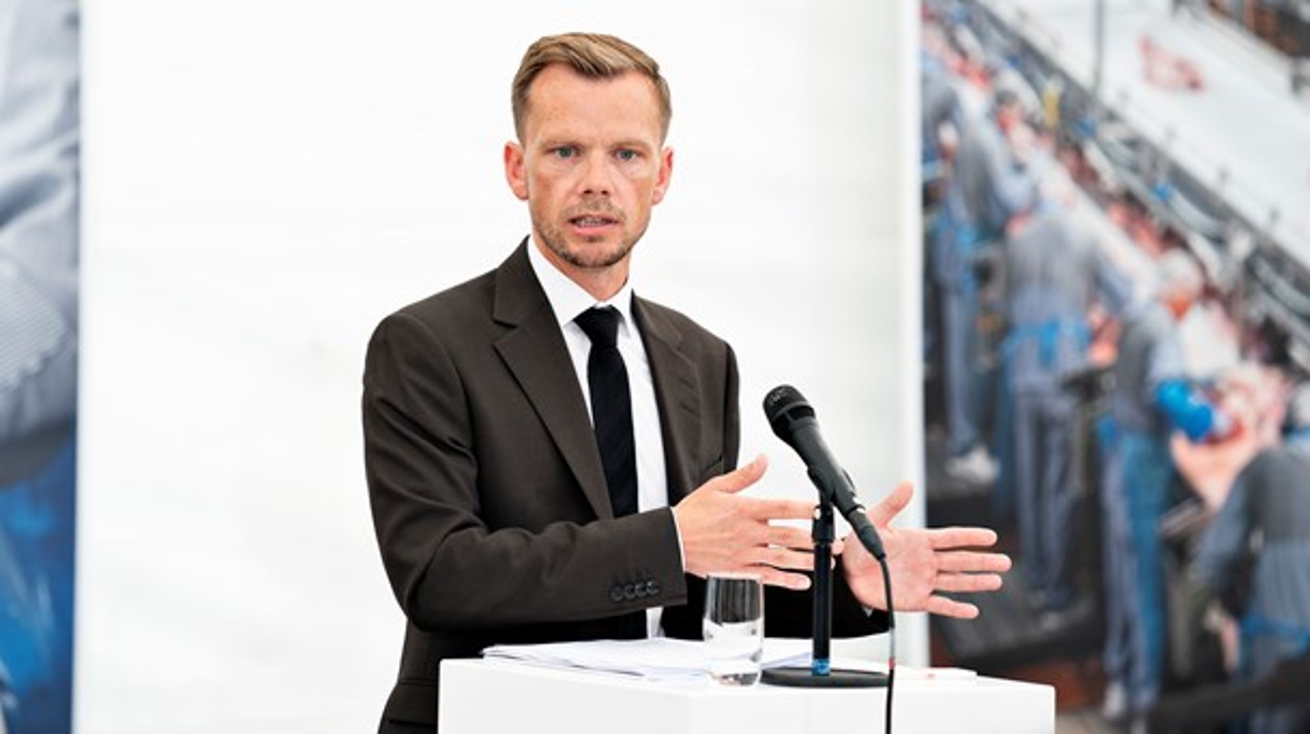 Beskæftigelsesminister Peter Hummelgaard Thomsen (S) til pressemødet, hvor regeringen præsenterede sit officielle Arne-udspil.