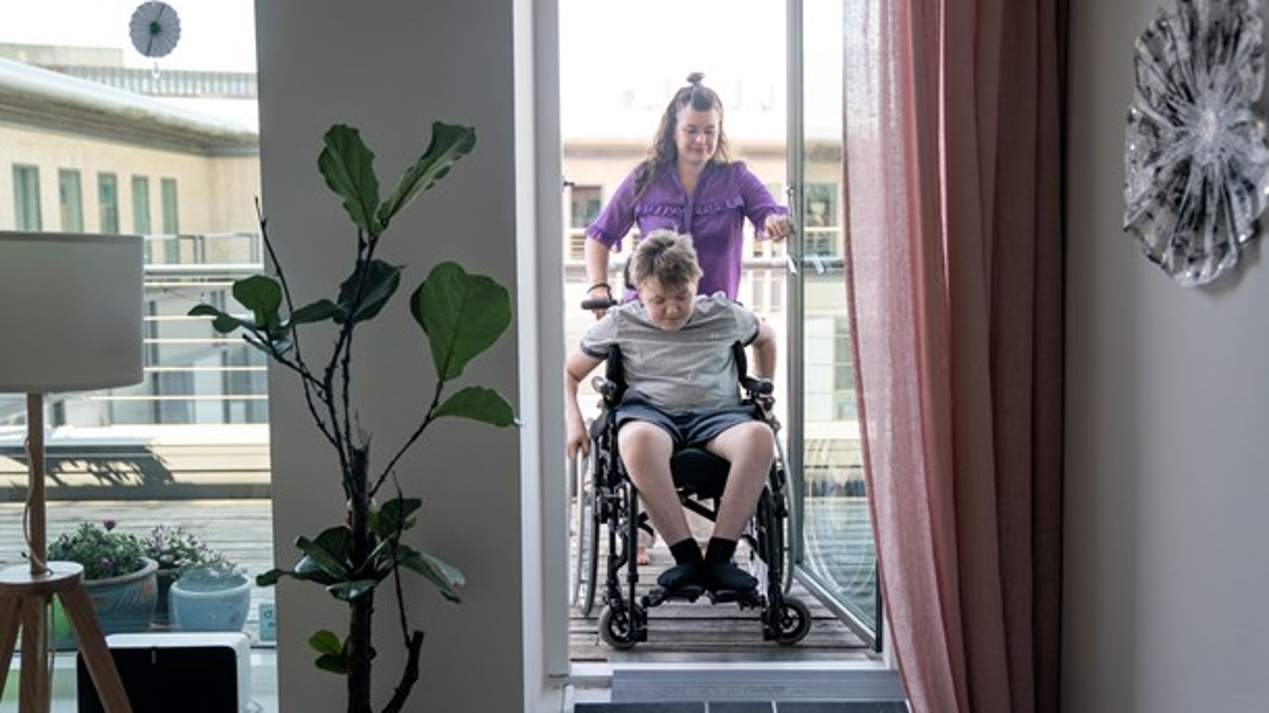 Vil du leve et liv i kørestol eller leve med en sygdom, som begrænser dine muligheder for at se dine nære? Det får betydning for prioriteringen af midler til sundhed, skriver senioranalytiker.
