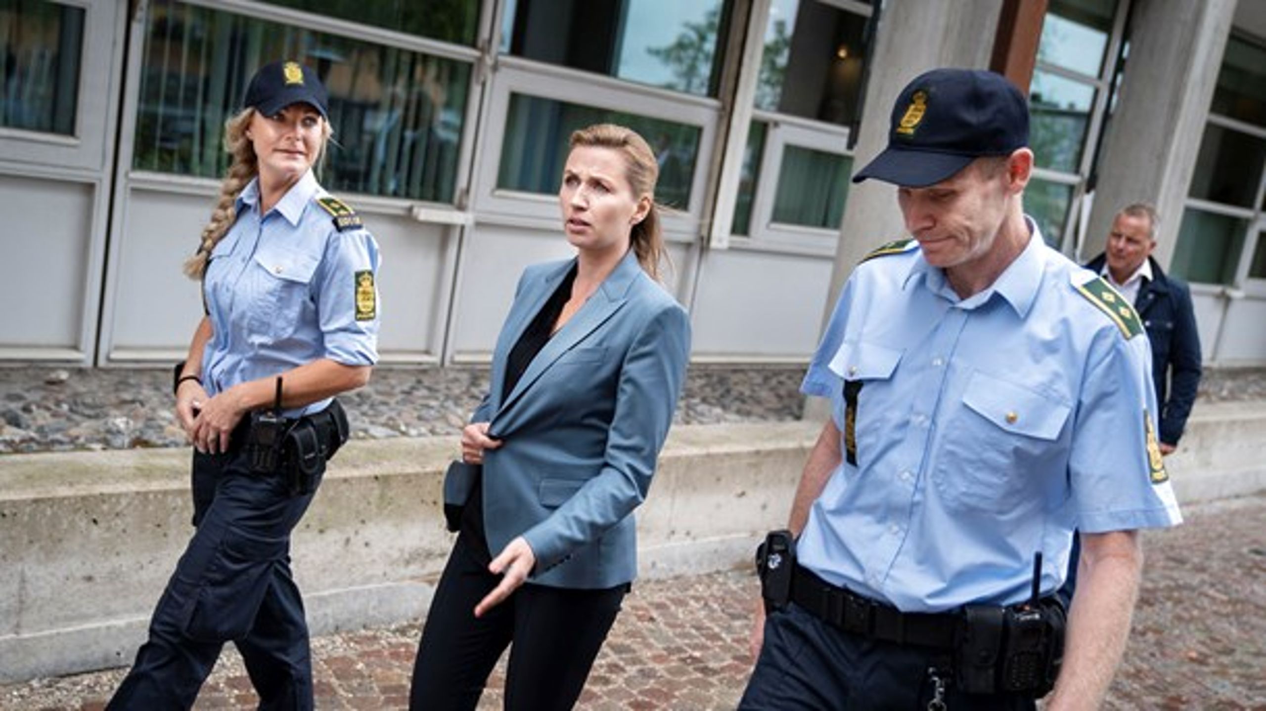 Statsminister Mette Frederiksen på gående patrulje i Køge få dage efter præsentationen af regeringens udspil til en ny politireform.