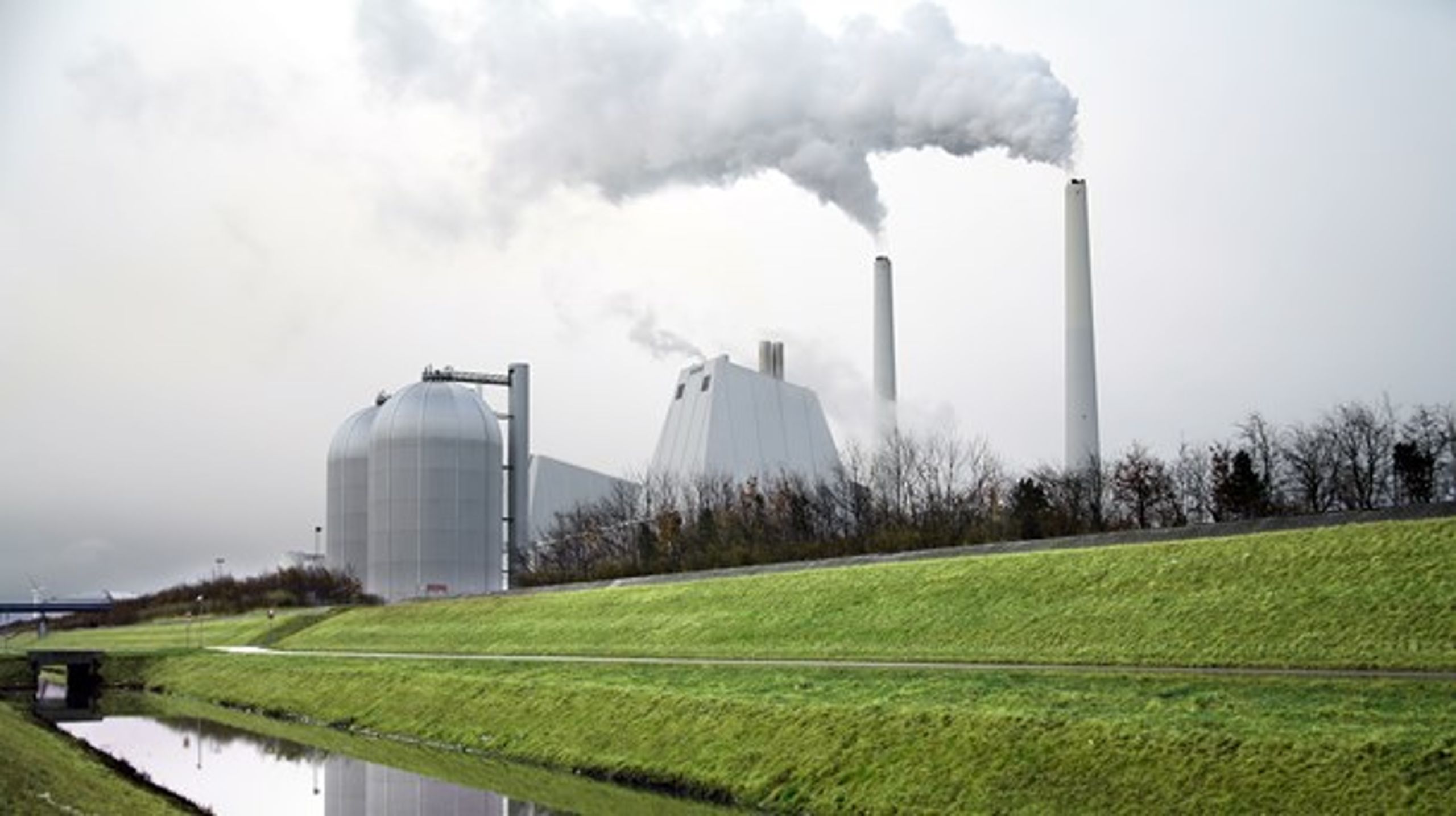 Erhvervslivets Klimaalliance (Dansk Industri og Dansk Energi), vil i en et fokuseret, grønt forskningsstrategi have dedikerede midler til for eksempel CO2-fangst.<br>