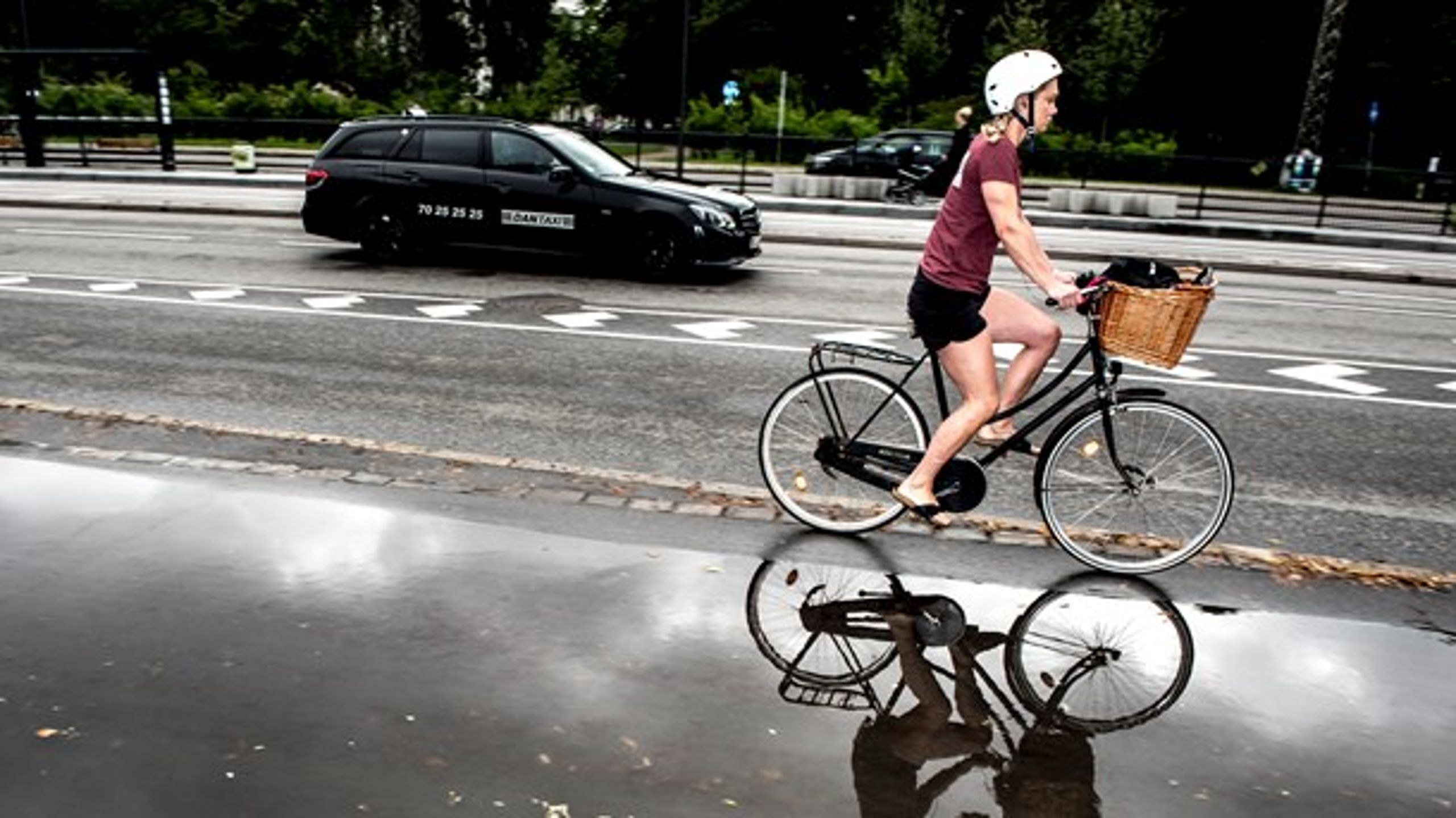 "Cykling er bæredygtig transport par excellence, og regeringerne bør gøre en øjeblikkelig indsats for klimaet ved at tænke cyklen ind i deres klimapolitik, der skal mindske transportens CO2-udslip," skriver Klaus Bondam.&nbsp;