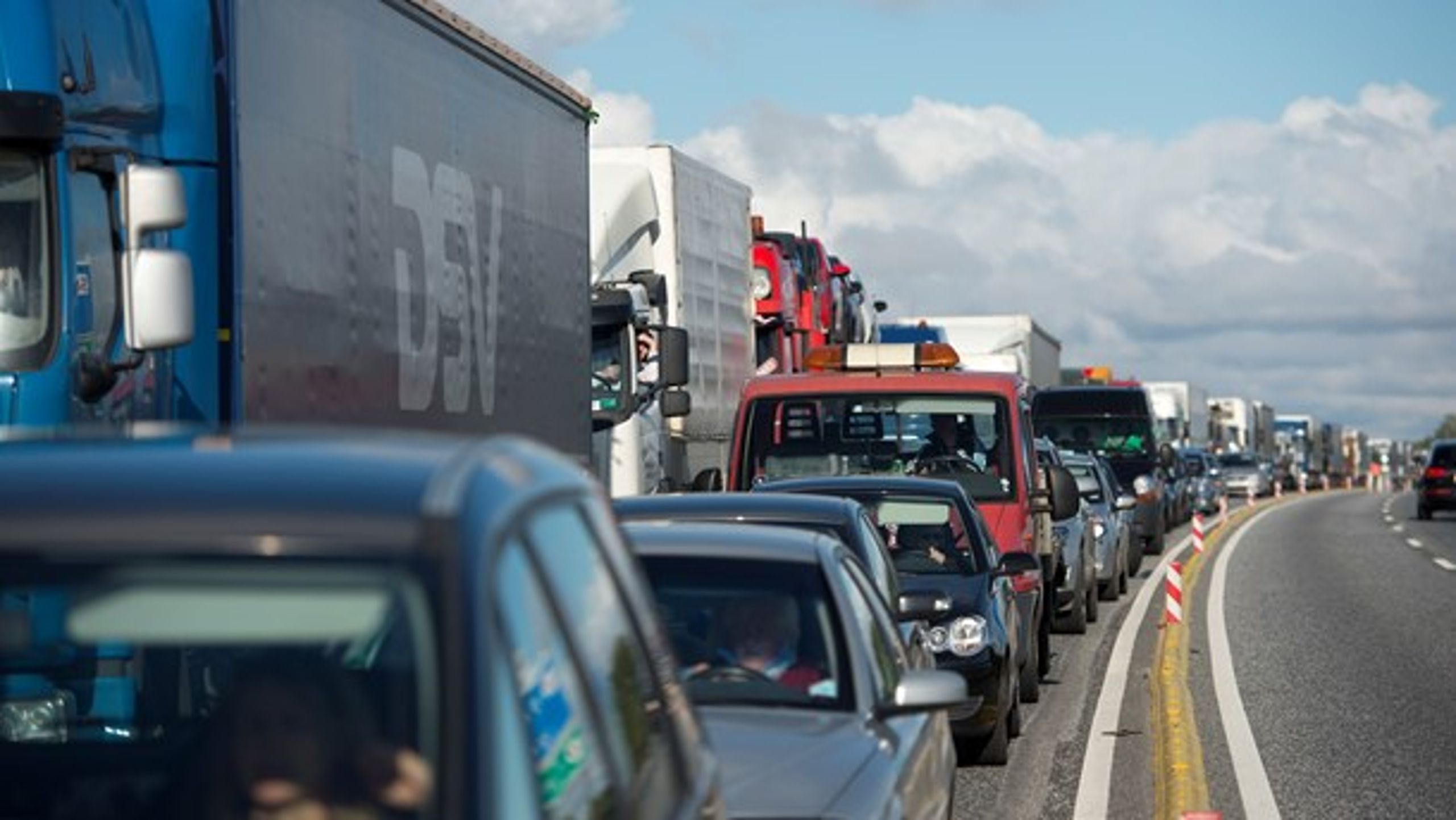 Eldrup-kommissionen har foreslået, at lastbilerne skal starte med at teste roadpricing-metoden i 2025. Først herefter skal persontransporten følge med.&nbsp;