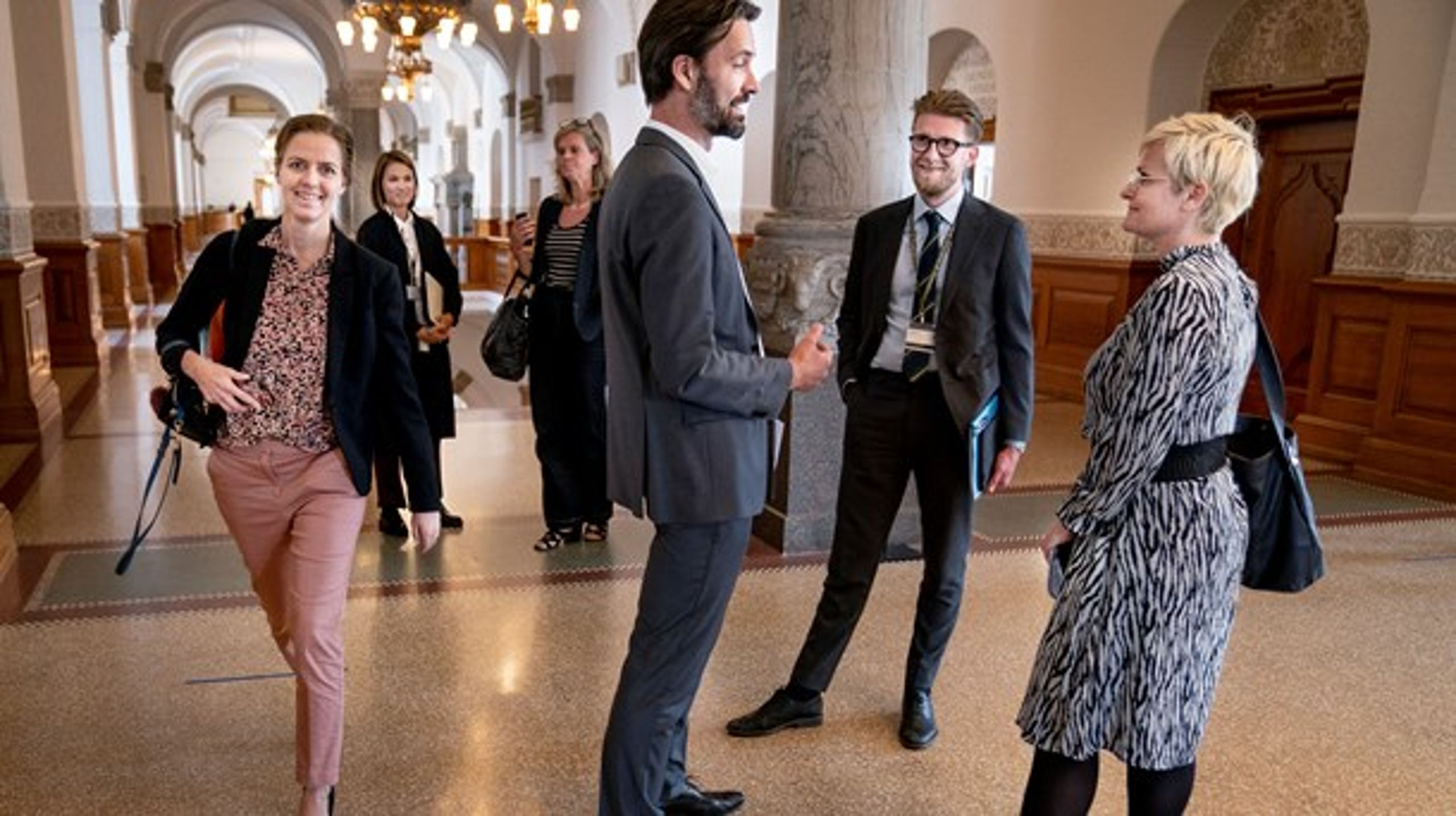 Ellen Trane Nørby (tv), Jens Joel (i midten) og Pernille Rosenkrantz-Theil (th) forhandler alle om elevfordeling og tilskudssystem i disse dage.