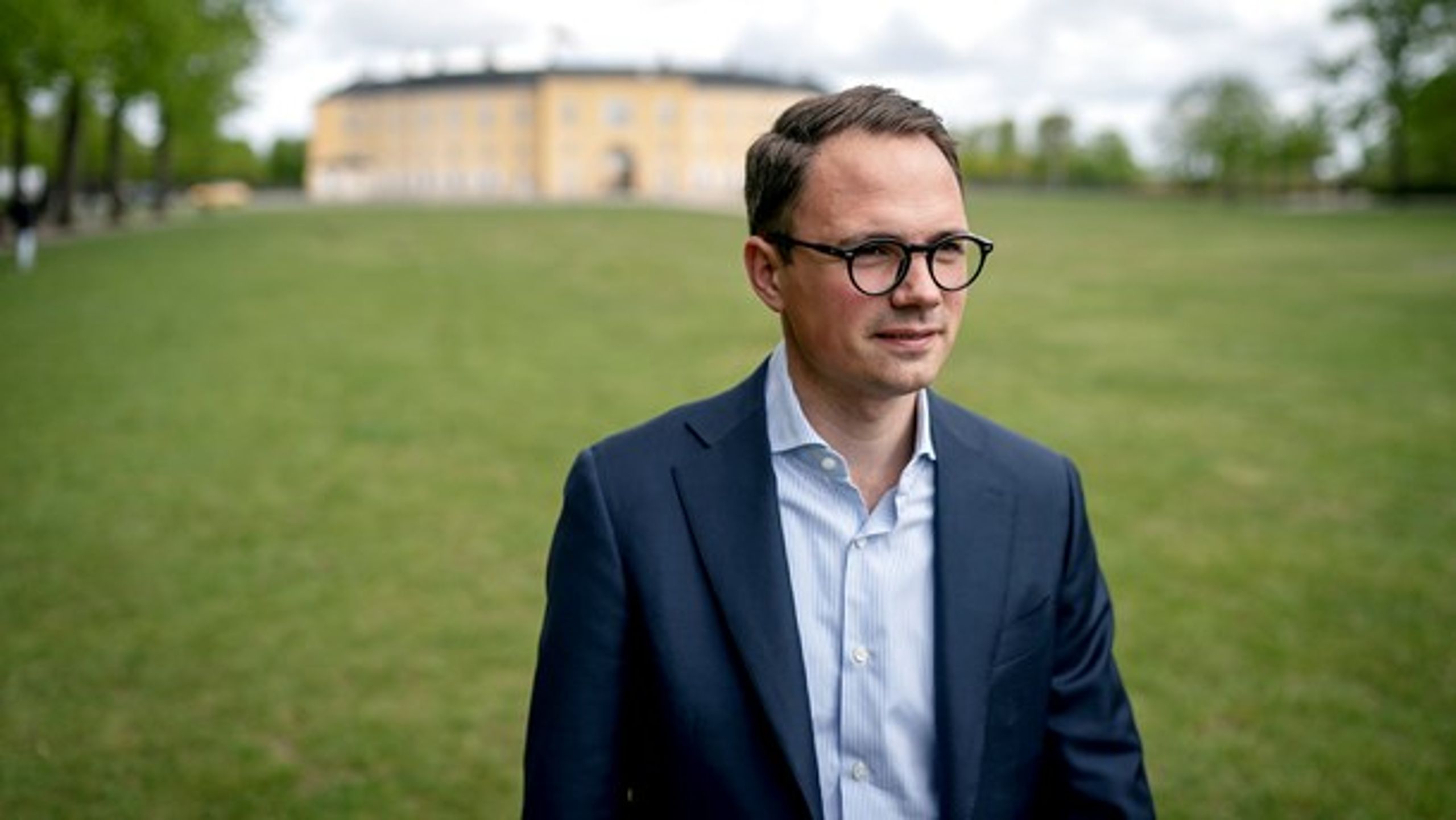 Den unge konservative borgmester på Frederiksberg, Simon Aggesen, skulle hjælpe partiet med at bevare&nbsp;magten på Frederiksberg. Men nu har han både medier og udviklingen mod sig.