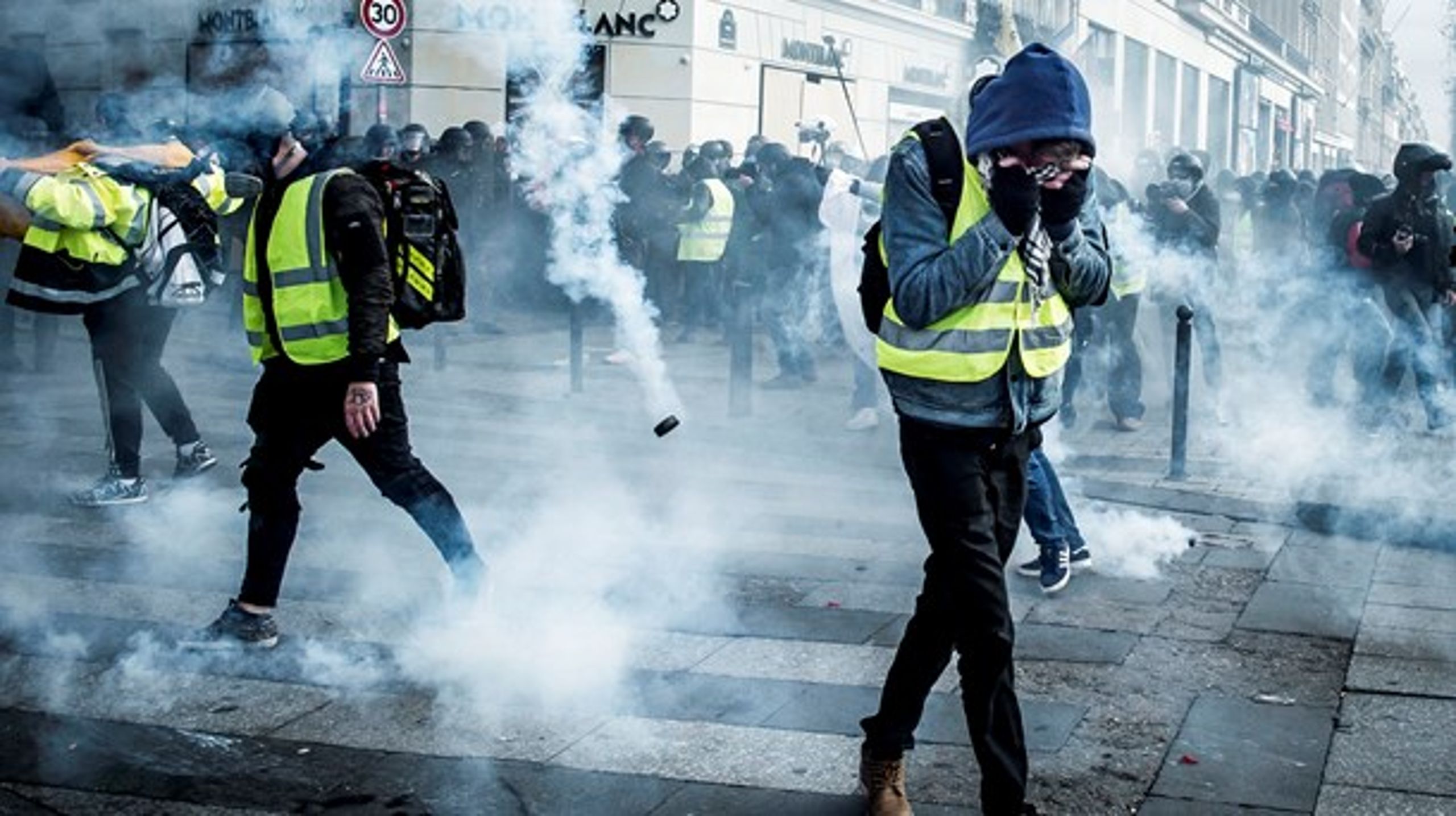 Det uhåndterlige klimasprøgsmål kan sende underprivilegerede danskere ud i ny politisk mistillid og populistisk protest, som man blandt andet har set i Frankrig med protestbevægelsen De Gule Veste, skriver Lars Olsen.