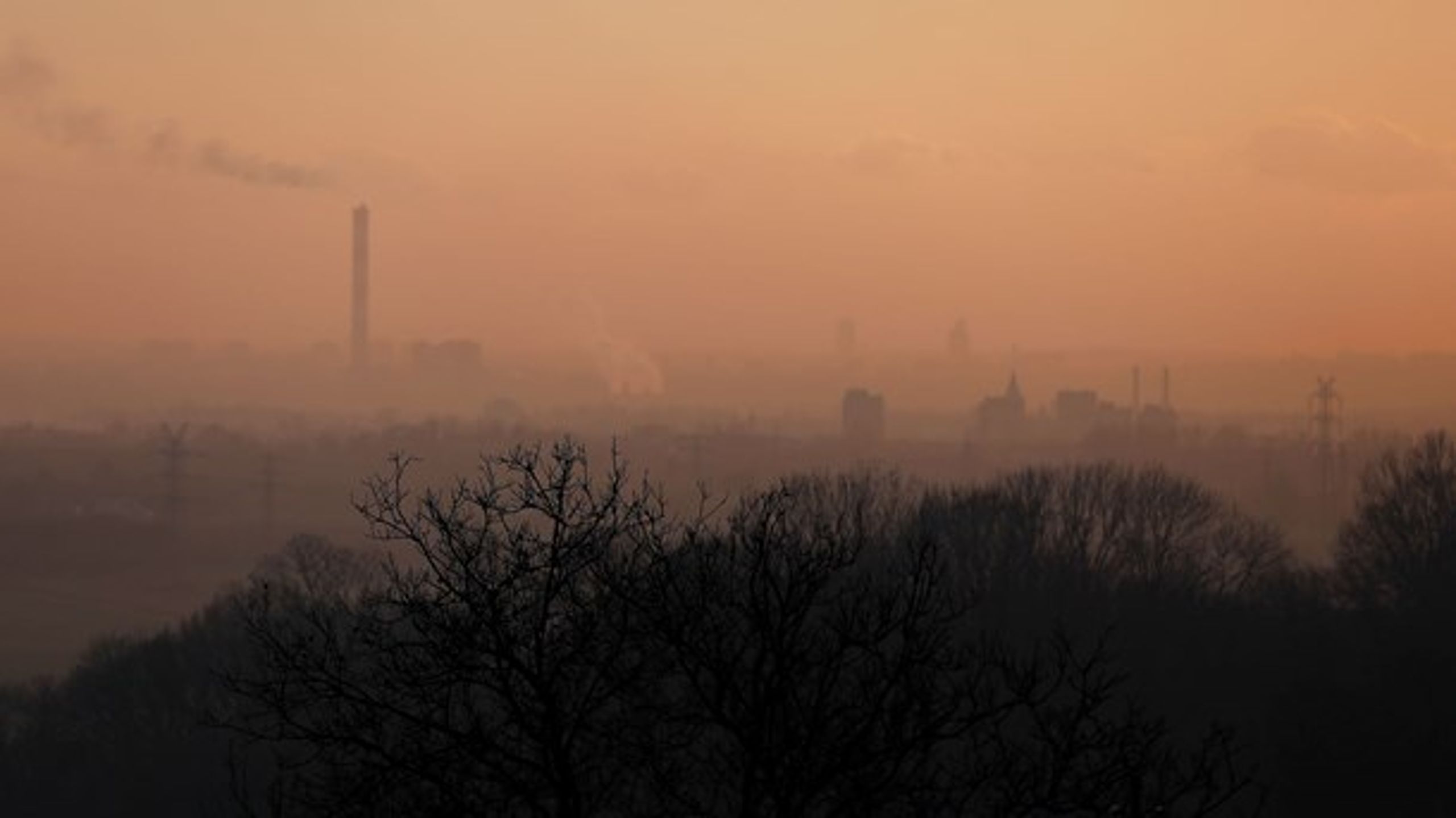 Smog over den sydøstlige polske region&nbsp;Upper Silesia i 2018. Mere end 47.000 polakker dør hvert år på grund af luftforurening ifølge Det Europæiske Miljøagentur.