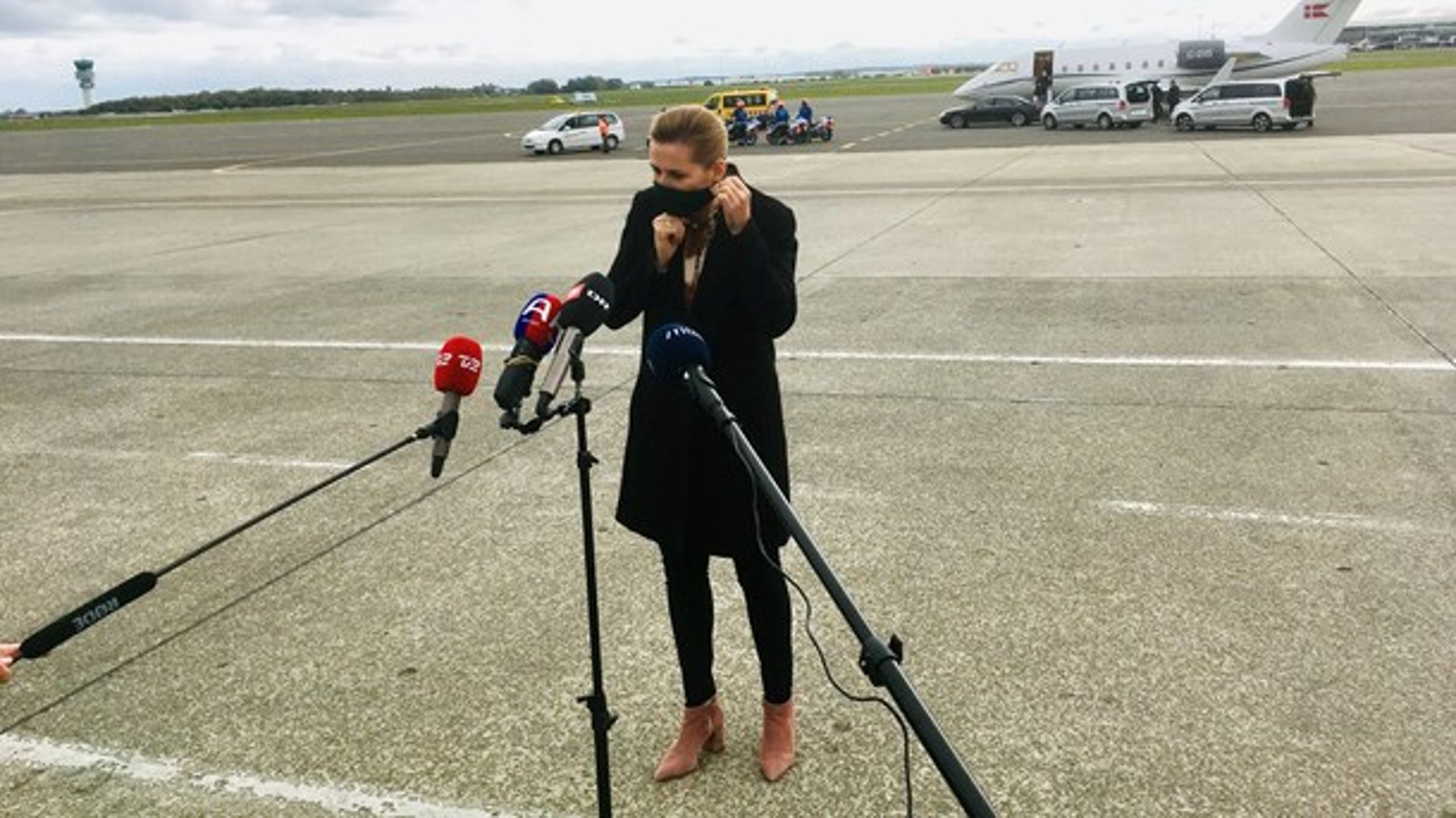 Mette Frederiksen mødte pressen i militærlufthavnen Melsbroek forud for ugens topmøde.