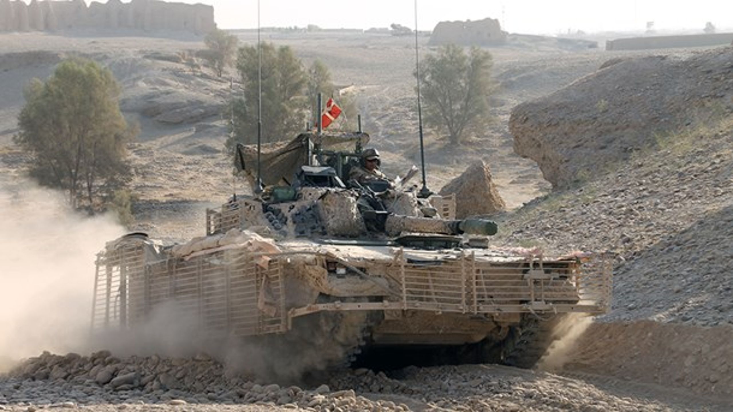 Et dansk CV9035 infanterikampkøretøj under en operation i Afghanistan i 2011.