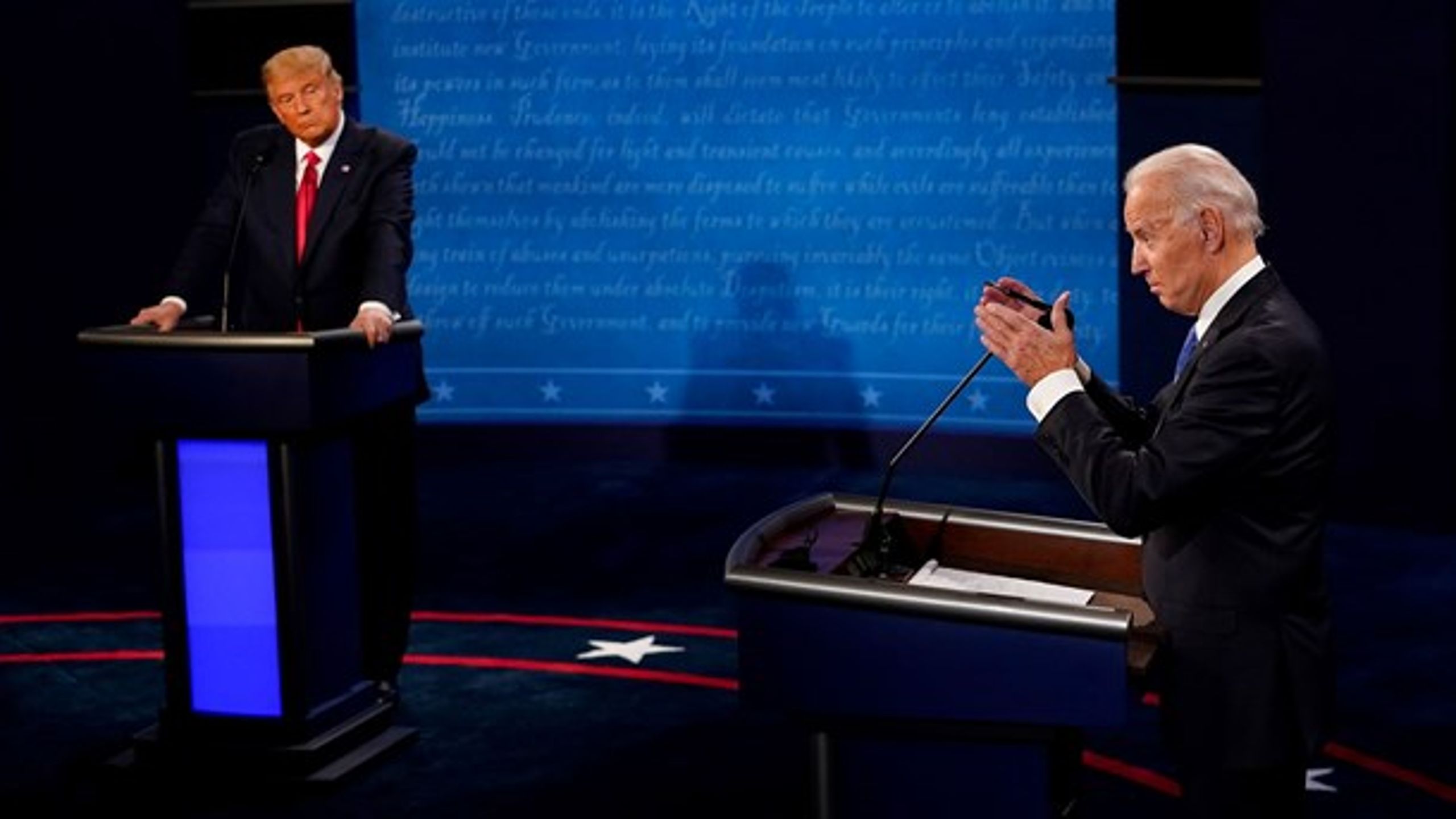 Republikanernes præsident, Donald Trump, og demokraternes præsidentkandidat, Joe Biden, under deres TV-debat fra Nashville i valgkampen.