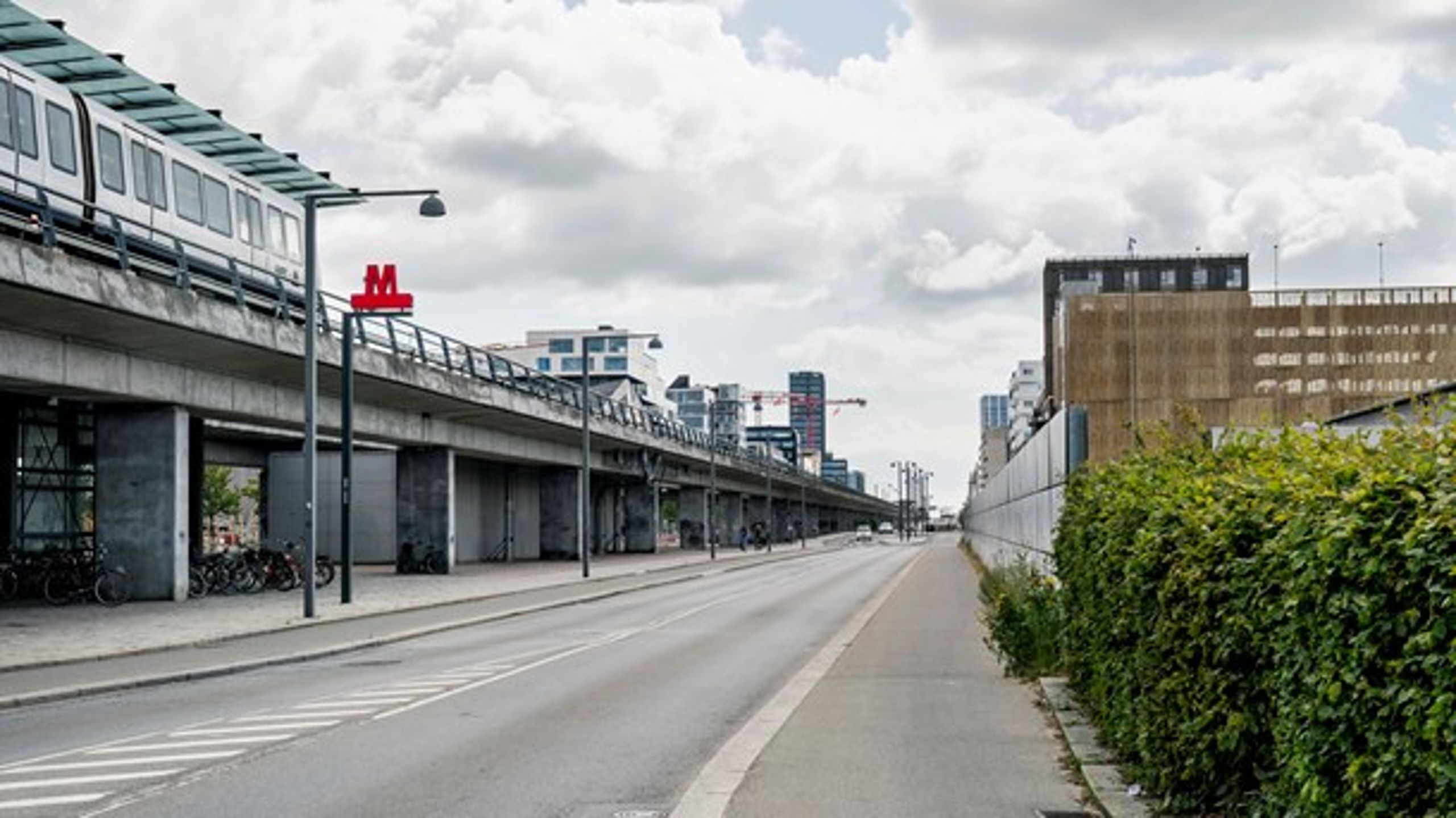 Tæt på metrostop Ørestad er der planlagt hele seks p-huse. By &amp; Havn tænker ikke byliv eller&nbsp;det lokale erhvervsliv ind i byggeriet af disse kolosser. Det er virkelig ærgerligt, skriver Nicolai Eilstrup.