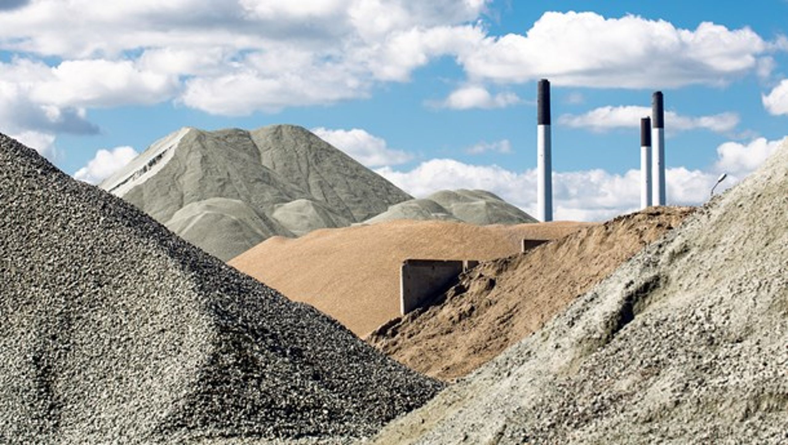 Råstoffer som grus, sand og sten er på sigt i fare for at slippe op, skriver Heino Knudsen (S).
