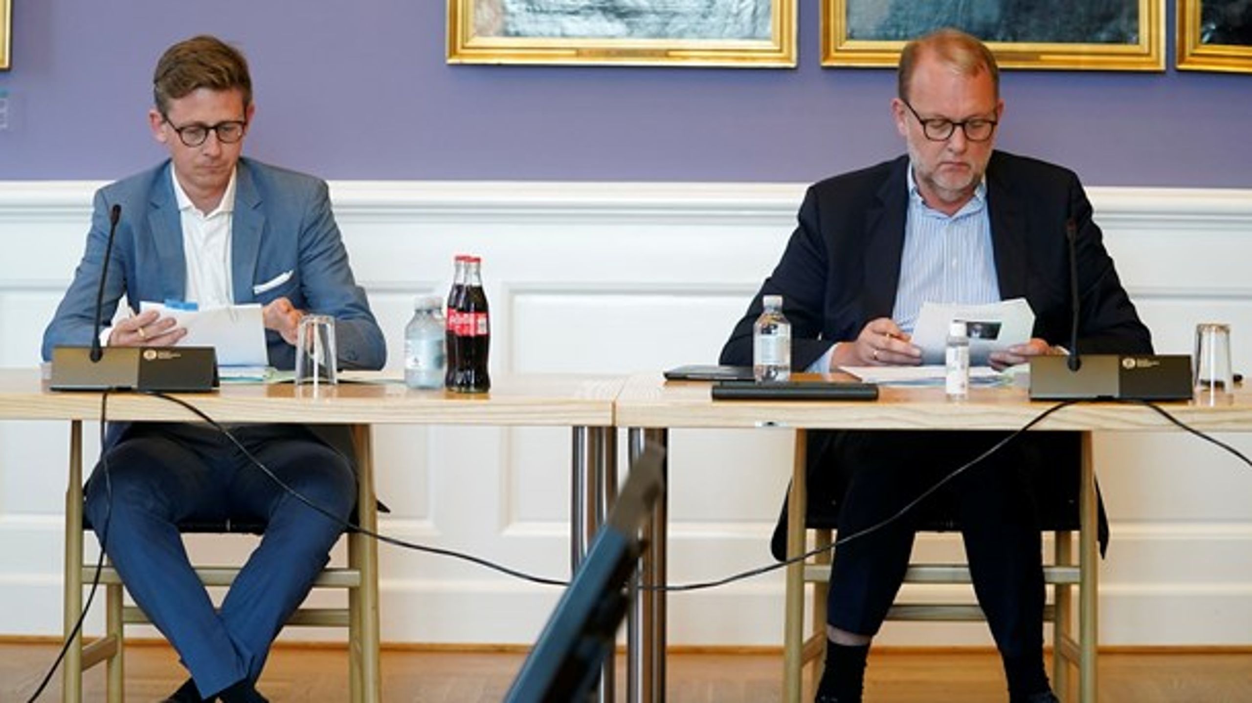 Dagens samrådsspørgsmål er blandt andet stillet af Venstres gruppeformand Karsten Lauritzen (t.v.) og partiets forsvarsordfører Lars Christian Lilleholt (t.h.).