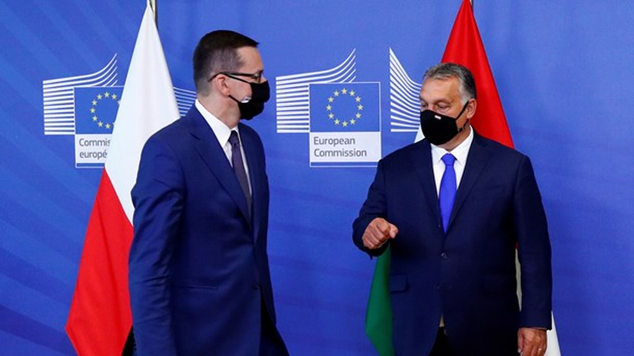 Polens premierminister,&nbsp;Mateusz Morawiecki, og Ungarns ditto, Viktor Orban, på vej til møde med formand for EU-Kommissionen Ursula von der Leyen i september.