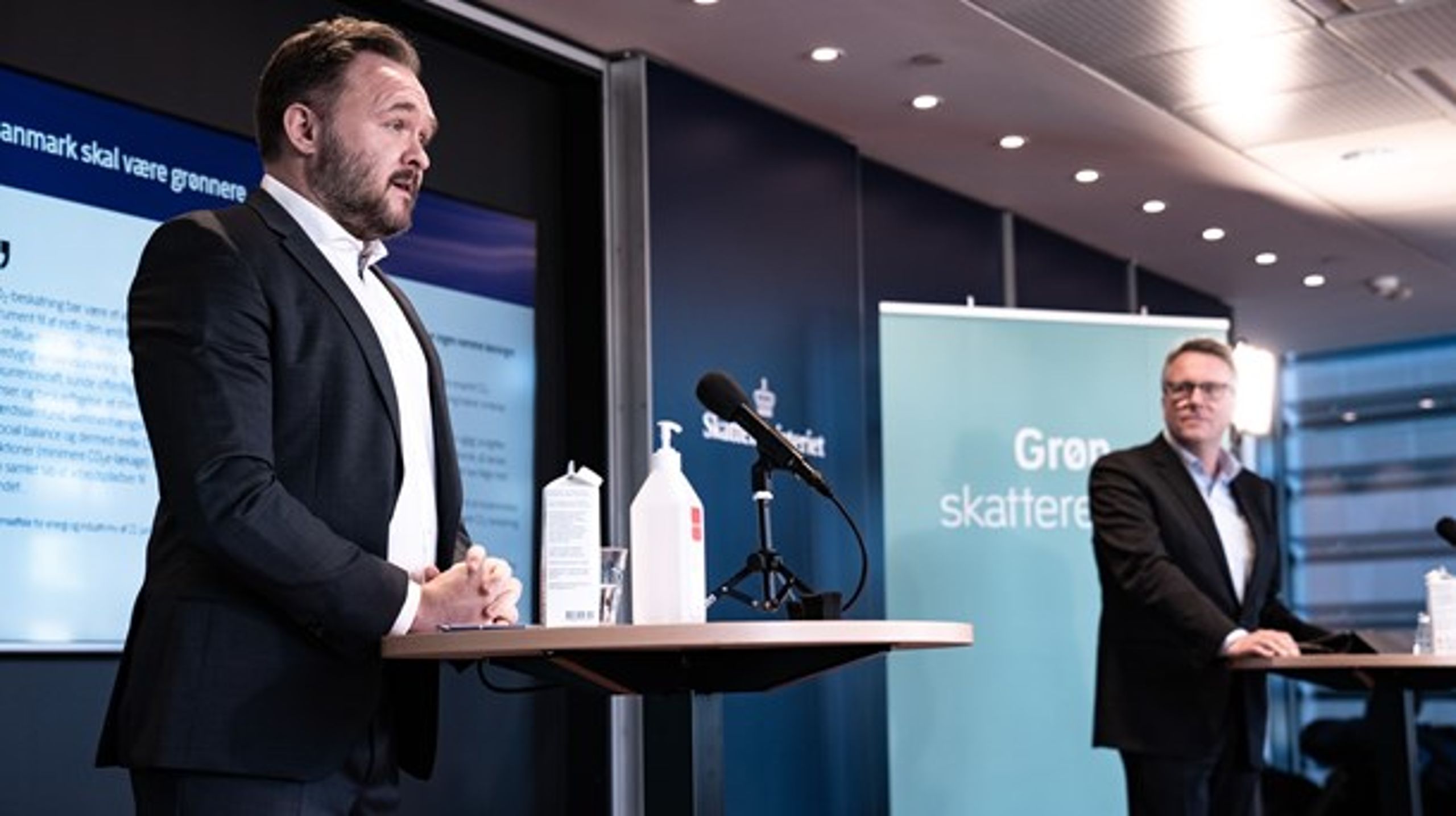 Klimaminister Dan Jørgensen (S) og skatteminister Morten Bødskov (S) præsenterer regeringens udspil til en grøn skattereform.