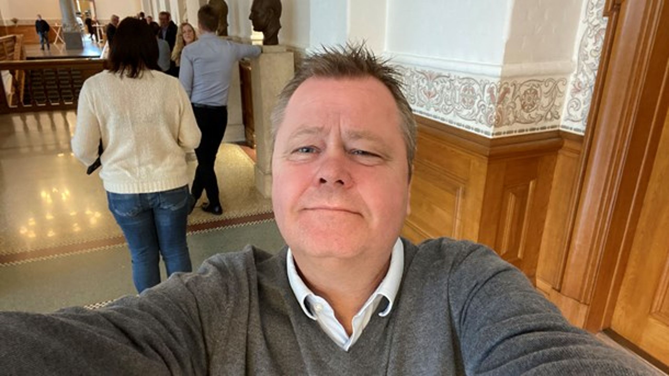 Henrik Møller optræder ikke i billedarkiverne, så vi har valgt at illustrere artiklen med en selfie fra hverdagen på Christiansborg.
