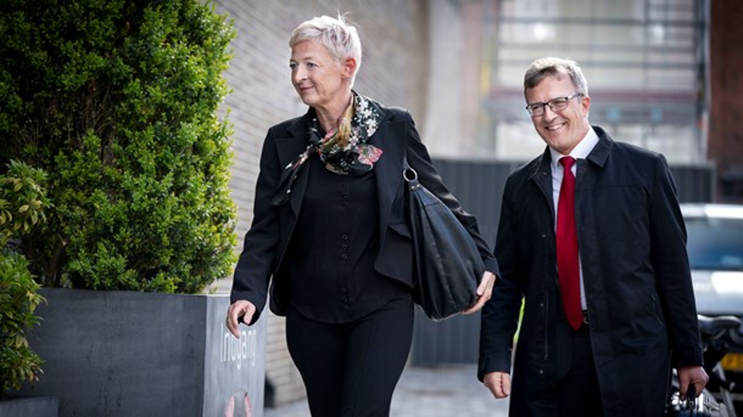 Her ankommer afdelingschef, Line Skytte Mørk Hansen, til Retten på Frederiksberg sammen med sin bisidder, Thomas Ryhl.
