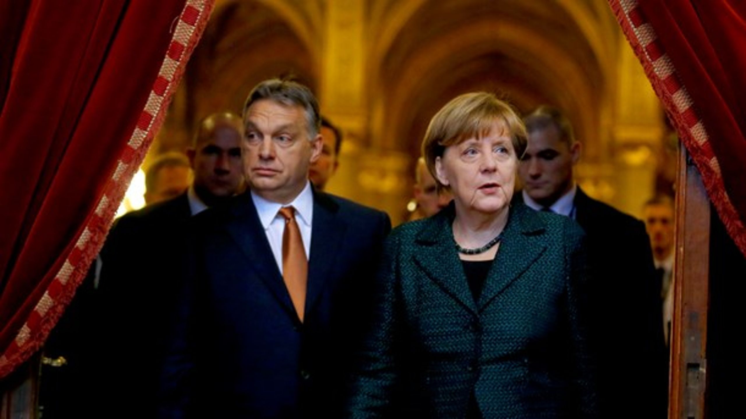 Merkel tøver med at smide Orban ud af Europas konservative familie.&nbsp;