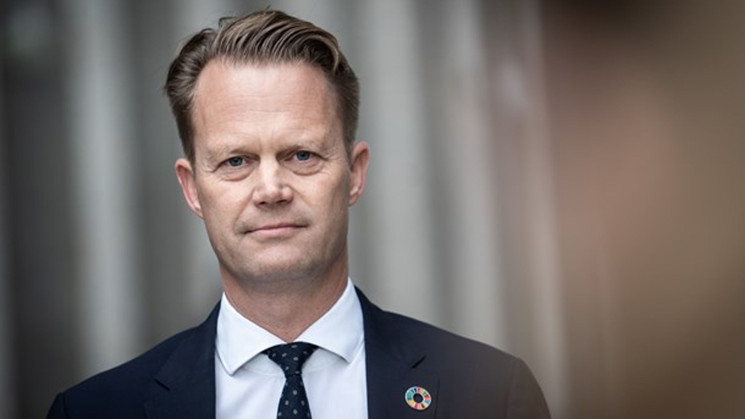 Den danske EU-ambassade i Bruxelles skal være mere gennemsigtig. Fra årsskiftet vil ambassadørernes møder med interesserepræsentanter blive offentliggjort, skriver Jeppe Kofod (S).