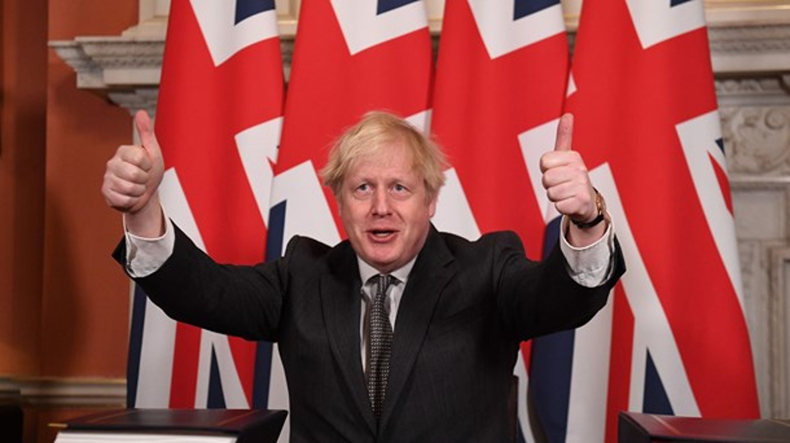 Den britiske premierminister Boris Johnson fejrer underskrivelsen af Storbritanniens handelsaftale med EU.&nbsp;