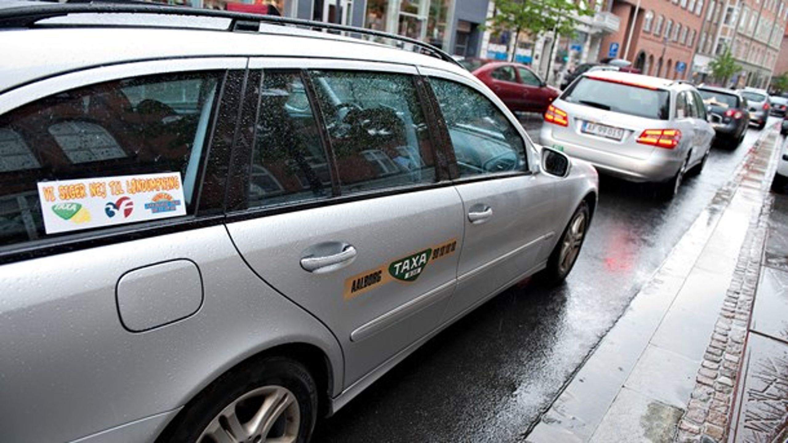 Flere aktører i taxibranchen mener ifølge nye evaluering af taxiloven fra 2018, at chaufførernes danskkundskaber er for dårlige.&nbsp;