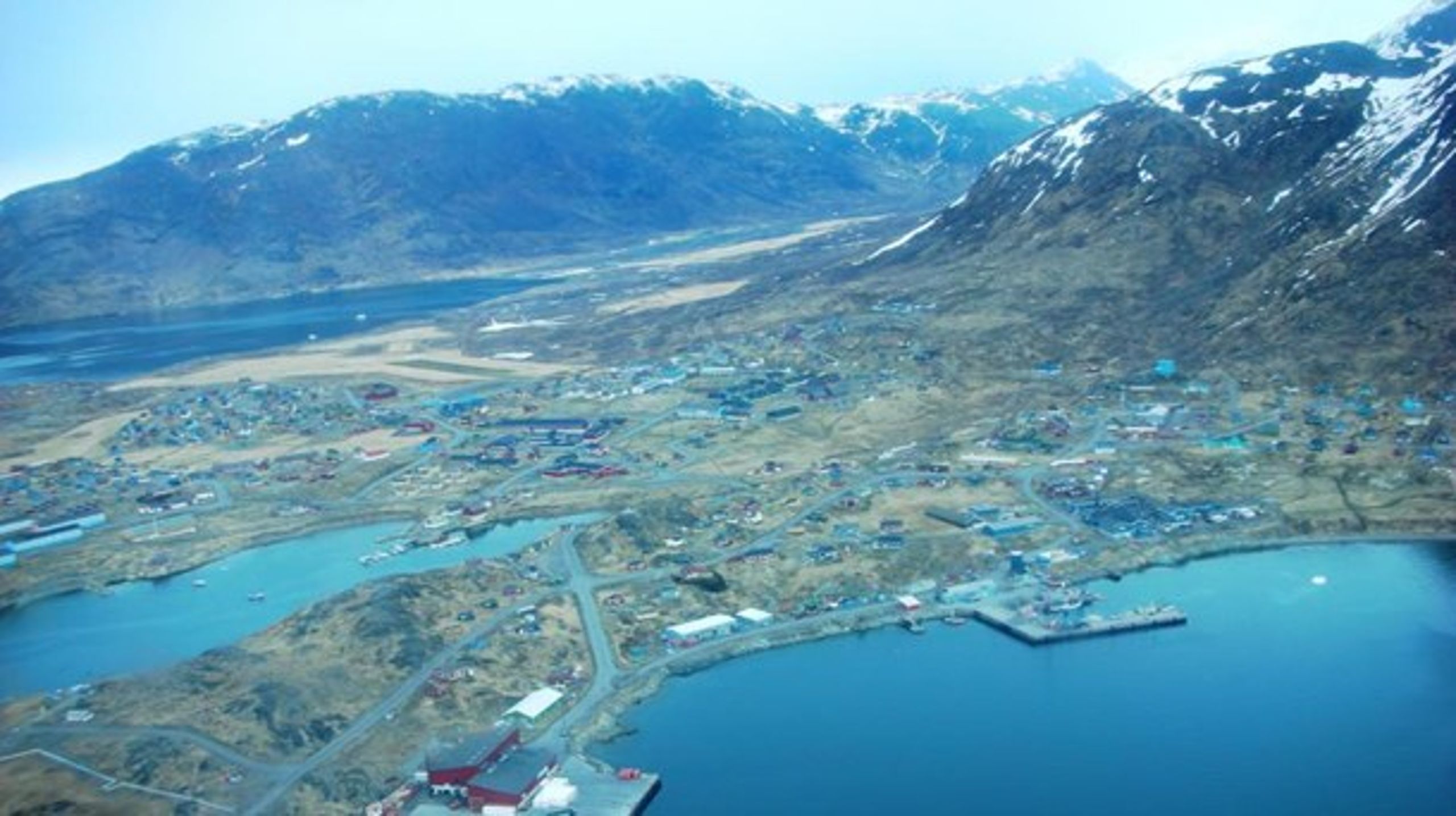 Kvanefjeld ligger få kilometer fra byen Narsaq i Sydgrønland.