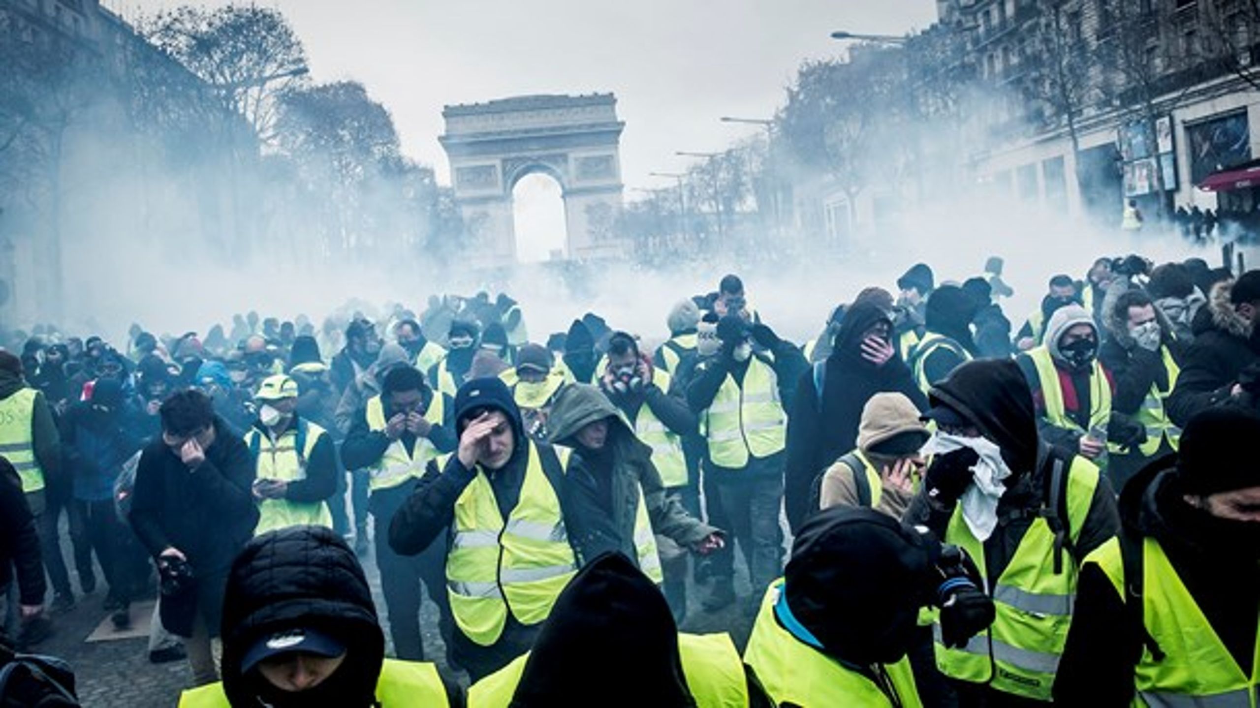 Weekendavisens journalist Aske Munck forsøger i ny bog at forklare årsagerne til Frankrigs problemer med endesløse strejker, de gule vestes oprør, terrorisme, arbejdsløshed og politikerlede.