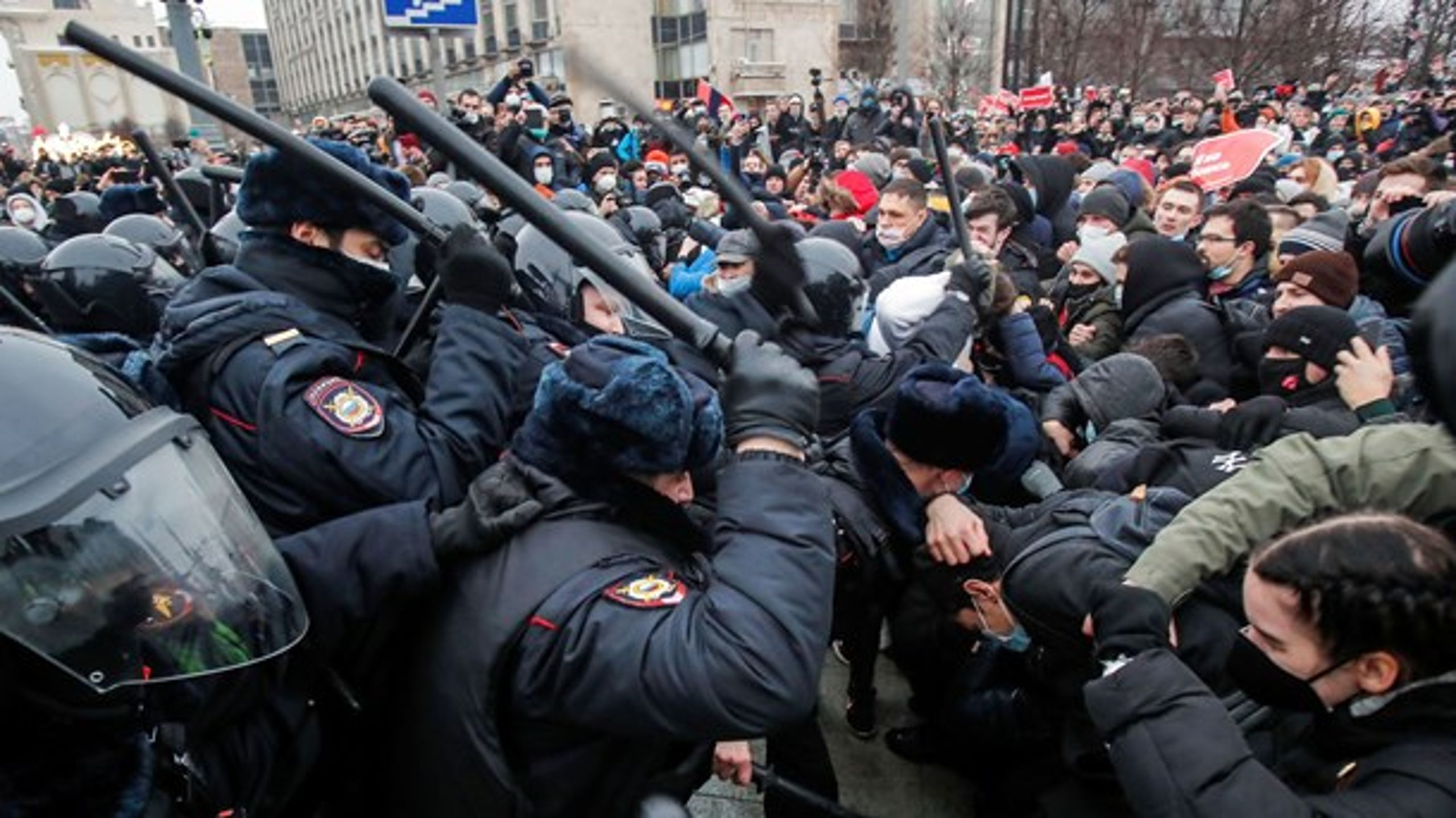 Sammenstødene mellem politi og demonstranter til støtte for Putik-kritikeren Aleksej Navalnyj i løbet af weekenden får nogle EU-lande til at presse på for sanktioner mod Rusland.
