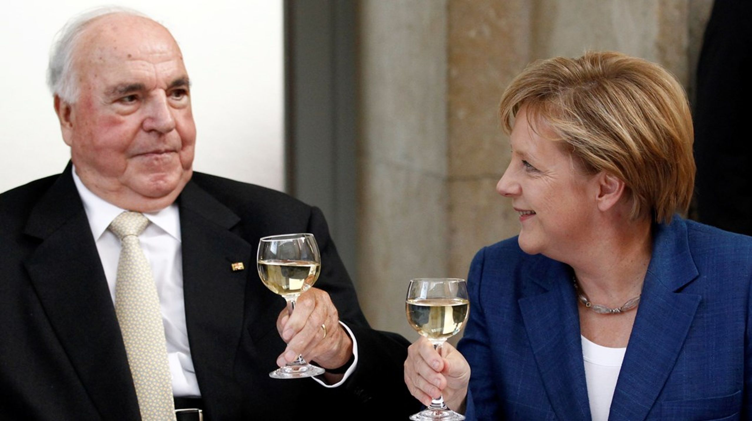 Forfatteren har særlige blik på to CDU-kanslere, nemlig Helmuth Kohl og Angela Merkel.