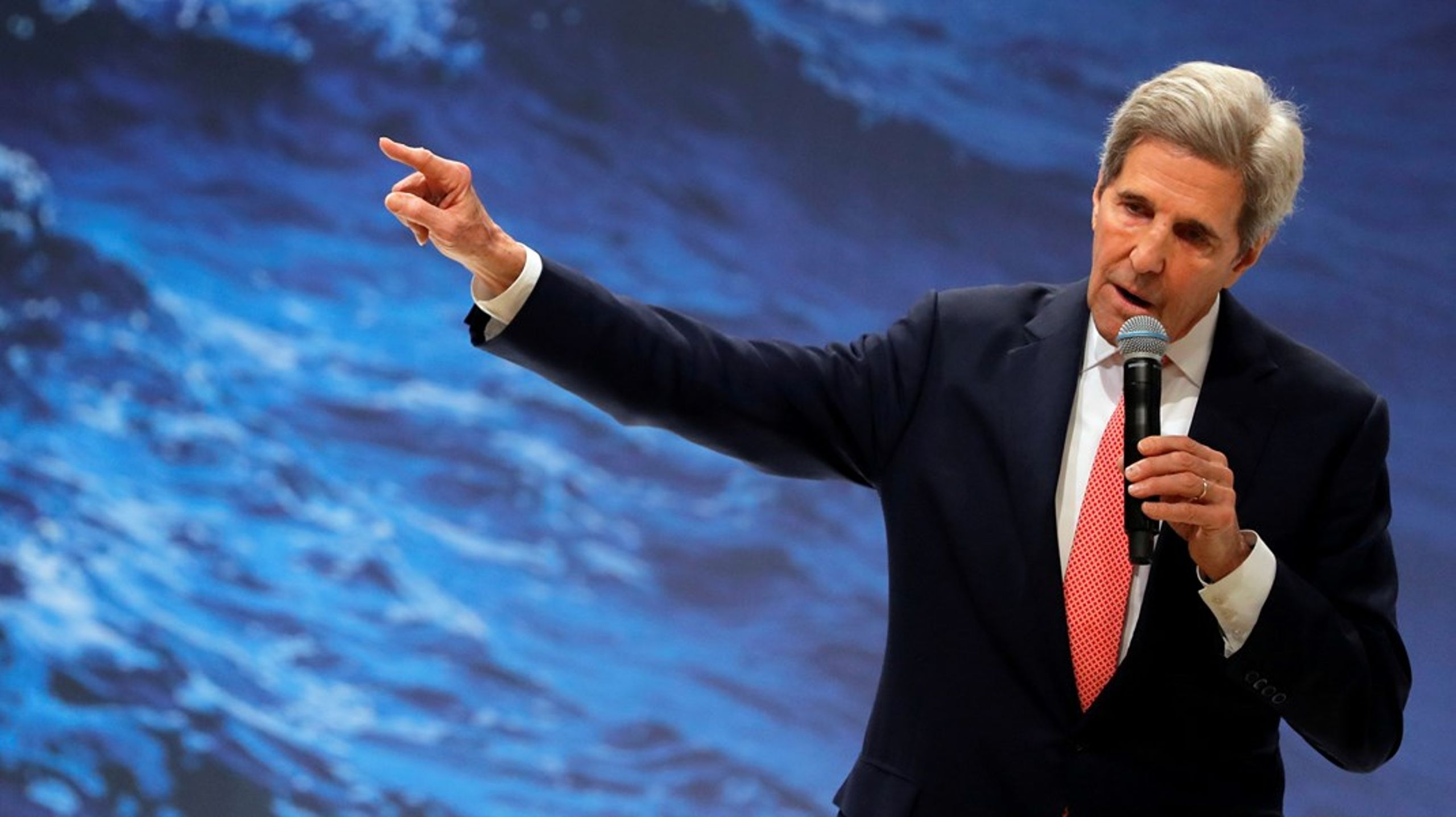 USA's klimatalsperson, John Kerry, holdt tale på klimatopmødet, hvor deltagerne præsenterede løsninger, som skal hjælpe fattige med hurtig tilpasning,&nbsp;skriver Mattias Söderberg.