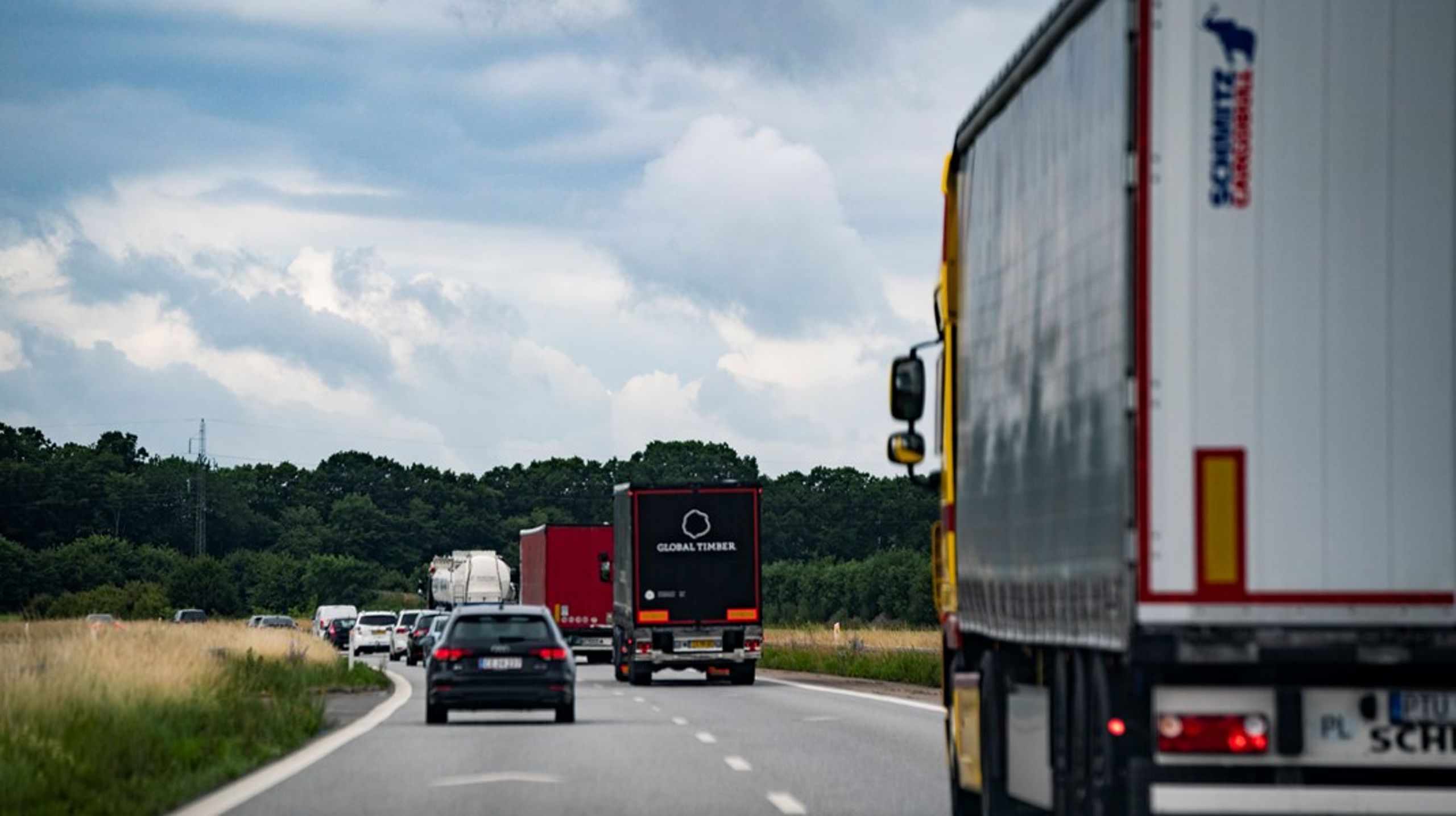 Hvis en motorvej mellem Næstved og Rønnede bliver anlagt med grøn asfalt, vil man over en tiårig periode kunne spare 184.000 tons CO2 fra trafikken, skriver Mads Elming.